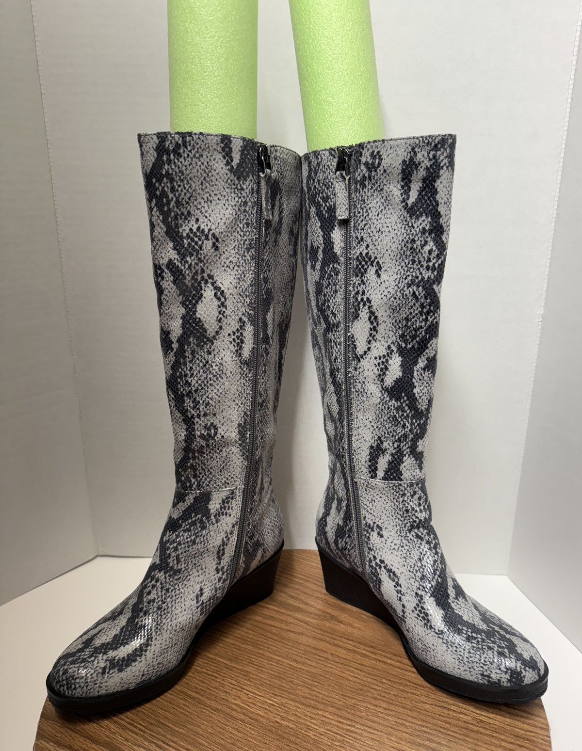 Other Aerosole Brenna Knee Hi Grey Snake Design Tall Fashion Boot Size US 6 / IT 36 - 6 Thumbnail