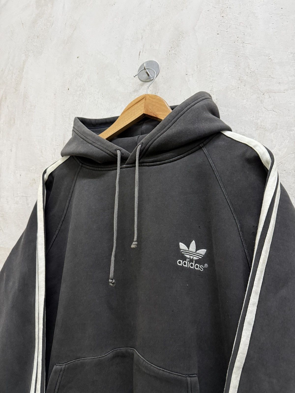 Adidas Vintage 90s Adidas Distressed Sunfaded Baggy Black Hoodie Size US XL / EU 56 / 4 - 2 Thumbnail