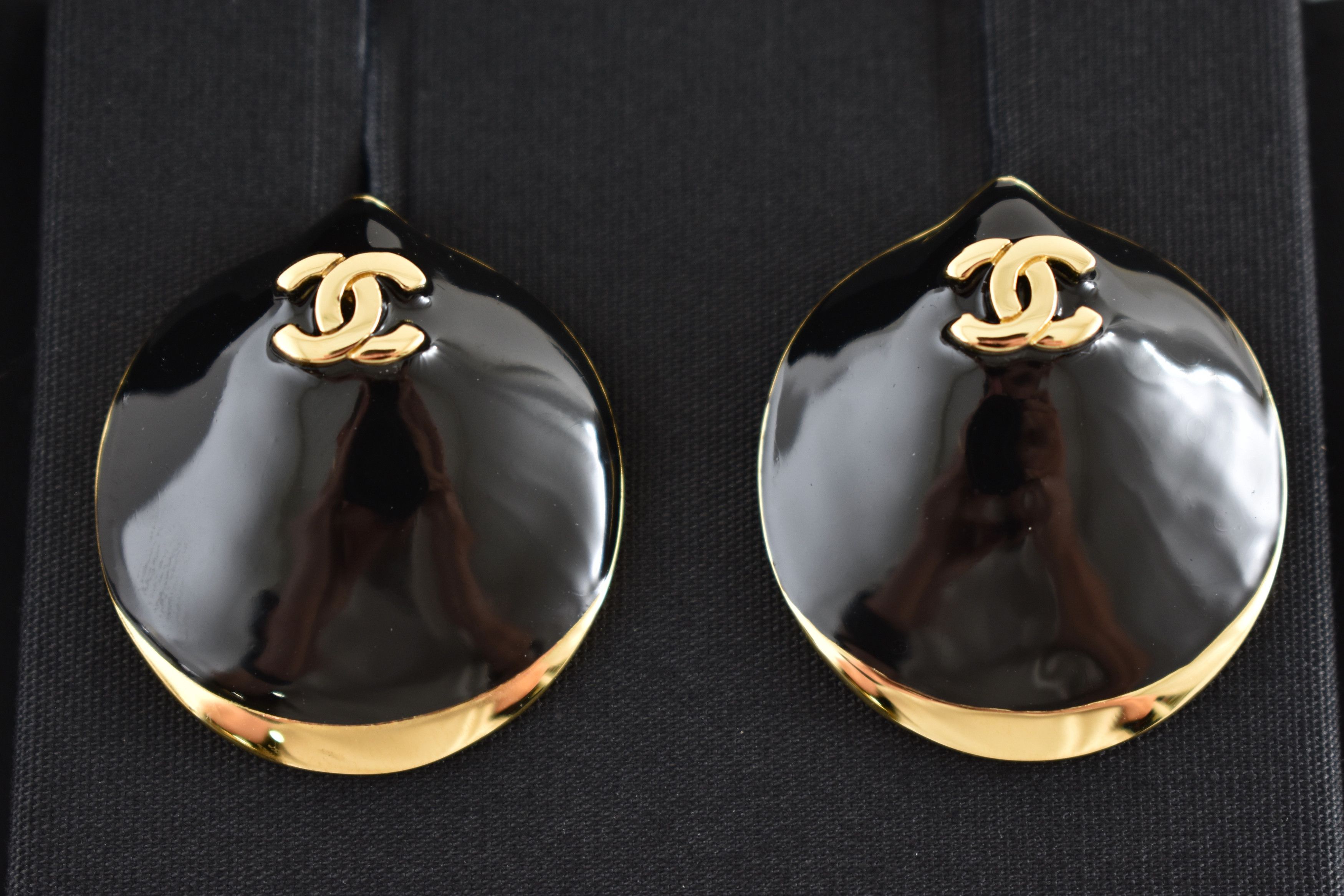 Chanel 26M Coco Beach Gold Shell Seashell CC Logo Dangle Earrings Size ONE SIZE - 5 Thumbnail