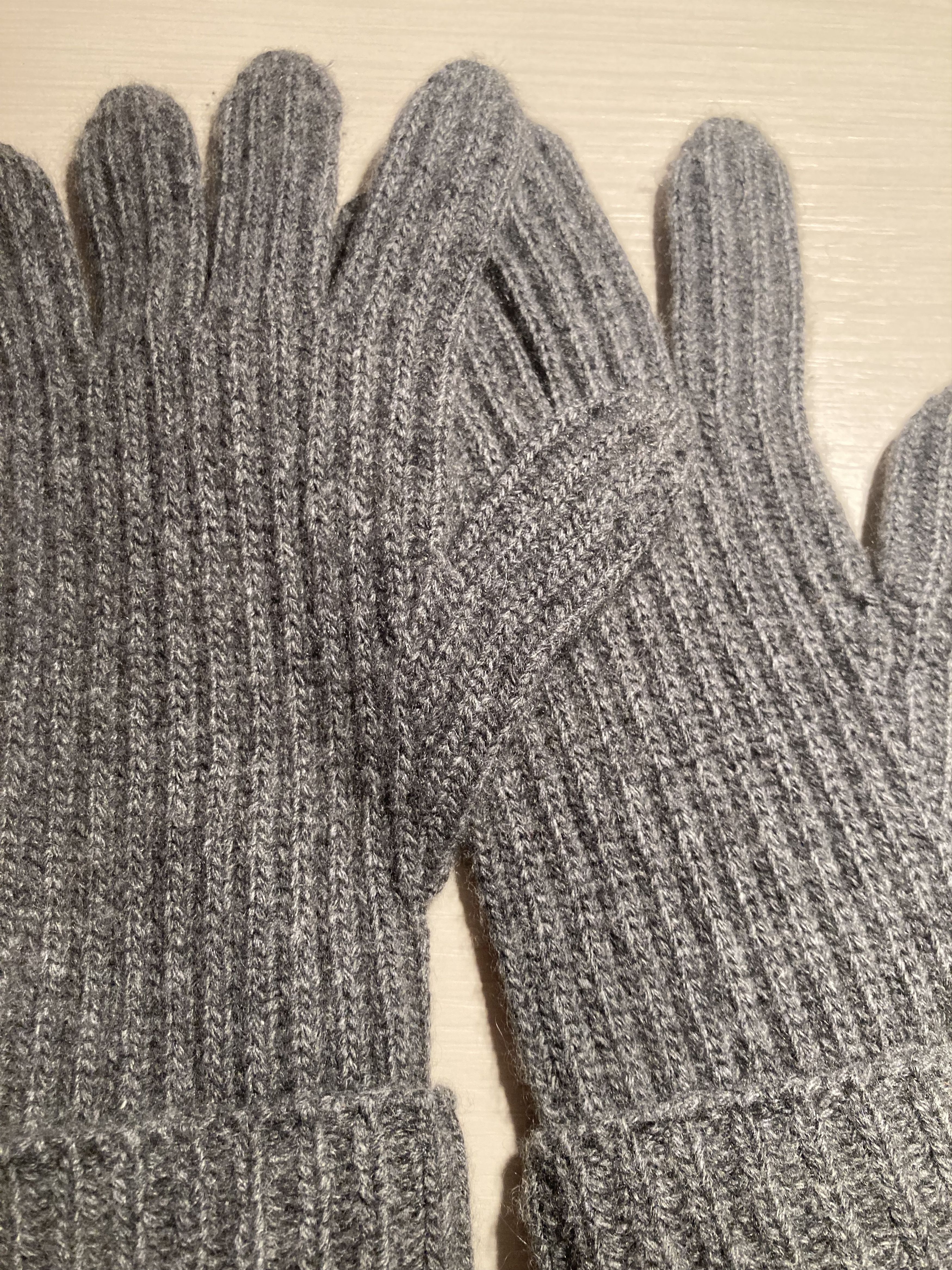 Johnstons Of Elgin Johnstons of Elgin 100% cashmere gloves in grey Size ONE SIZE - 7 Thumbnail