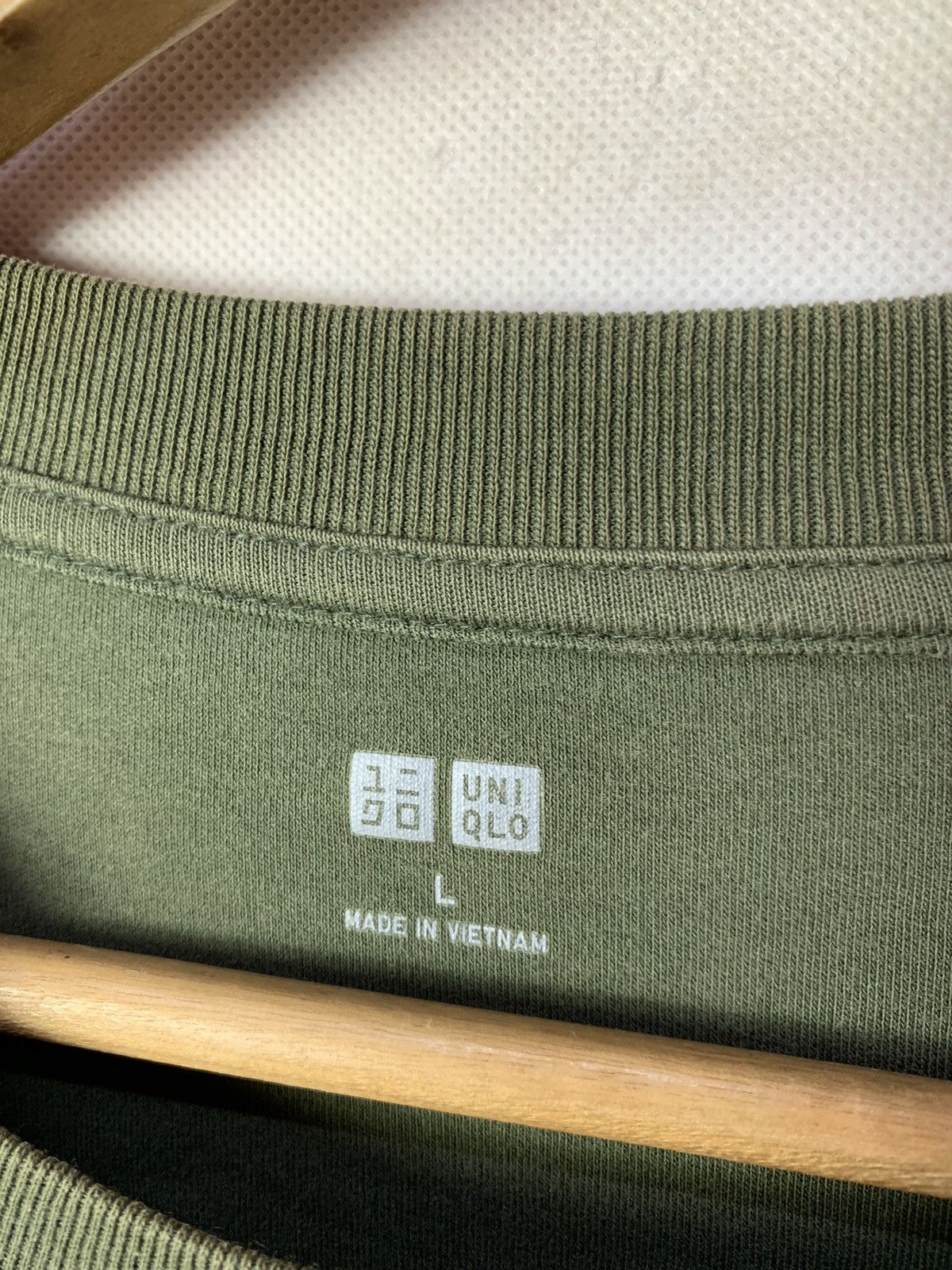 Japanese Brand × Uniqlo 🔥 Uniqlo Longsleeves Tee Olive Green Size US L / EU 52-54 / 3 - 4 Thumbnail