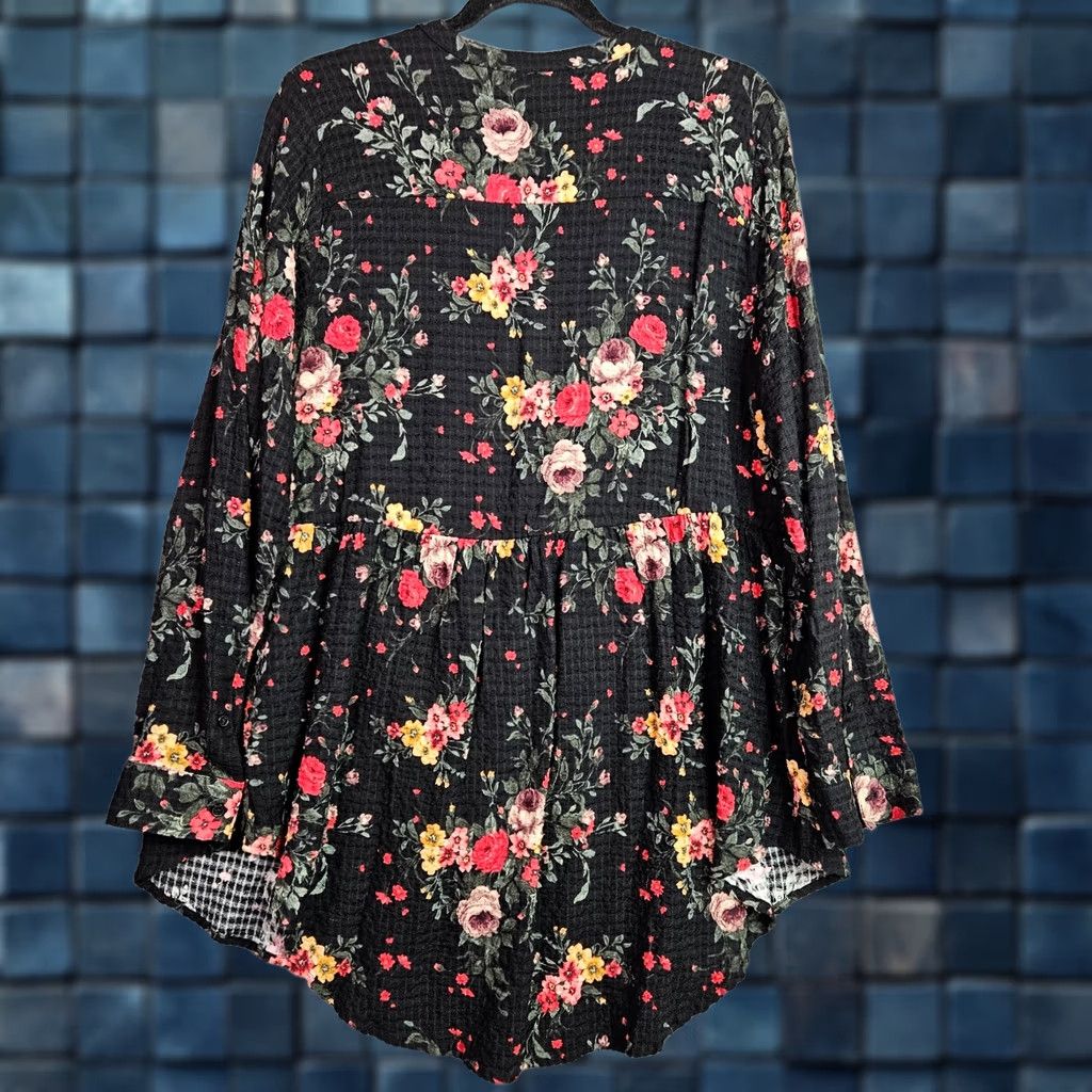 Torrid Torrid Blouse Women Long Sleeve Floral Black Size 0 Plus Rayon Spandex V-Neck Pullover Slim Best for Casual Seasonal All Seasons Womens Size XS / US 0-2 / IT 36-38 - 1 Thumbnail