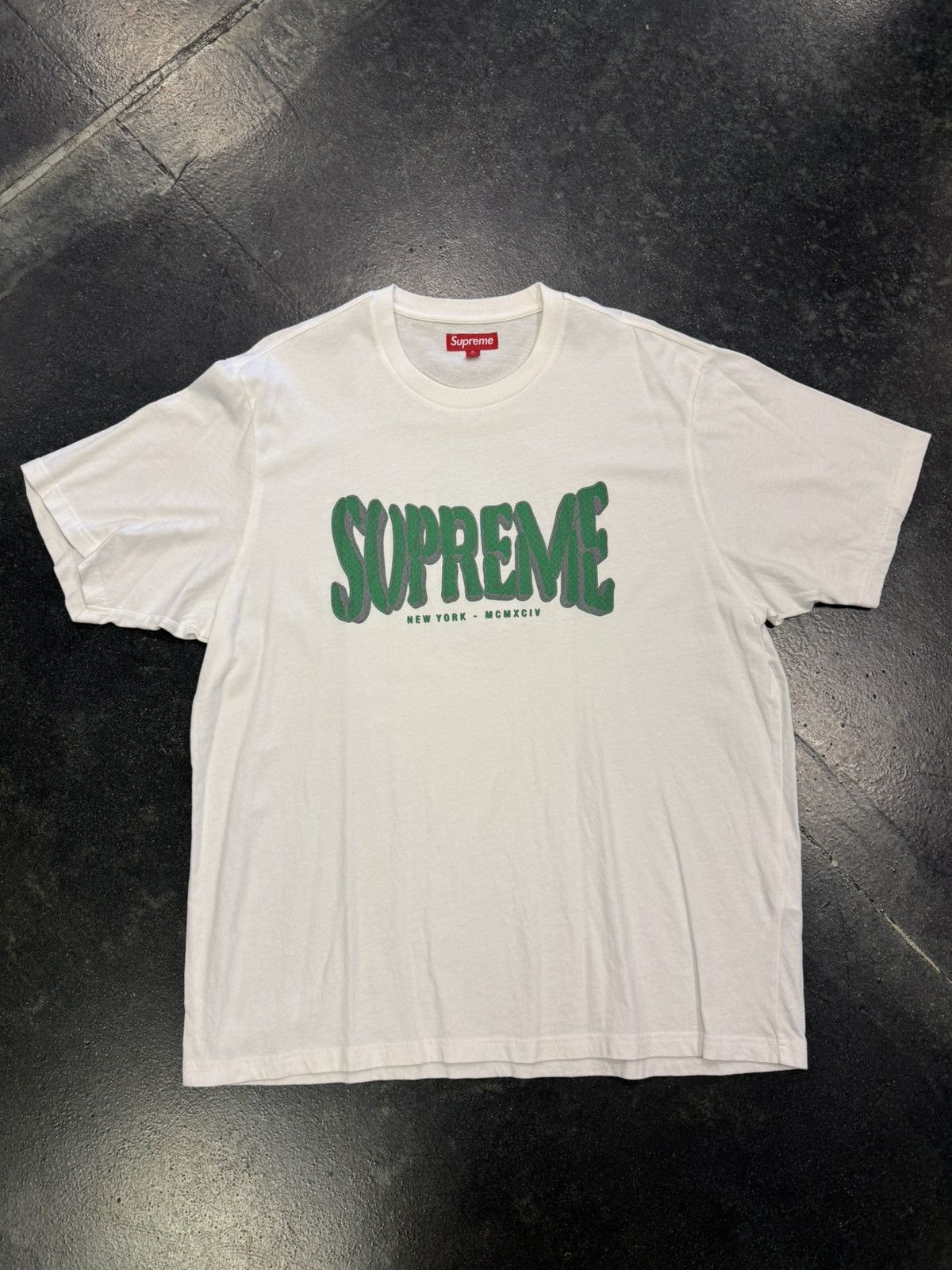 Supreme Supreme Flocked Tee Size US XL / EU 56 / 4 - 1 Thumbnail