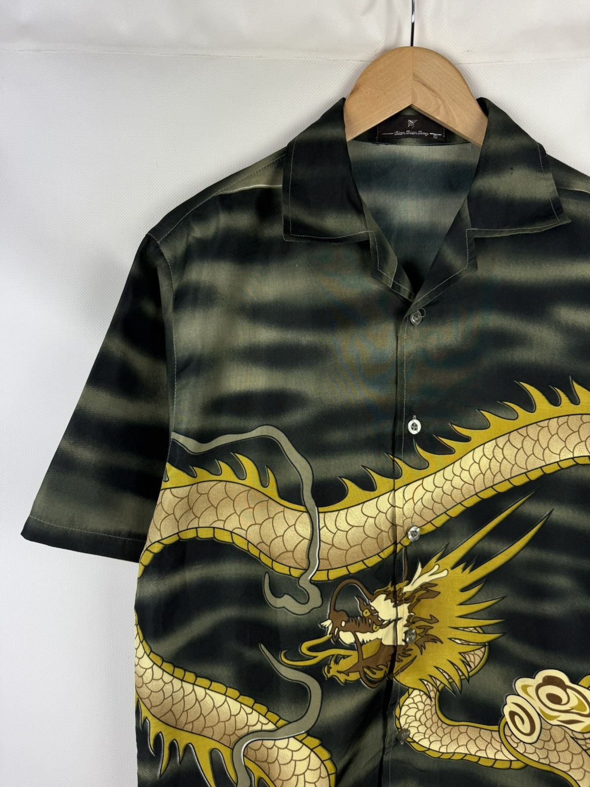 Japanese Brand Vintage Dragon Overprinted S/S Crazy Button Up Shirt Size US S / EU 44-46 / 1 - 4 Thumbnail