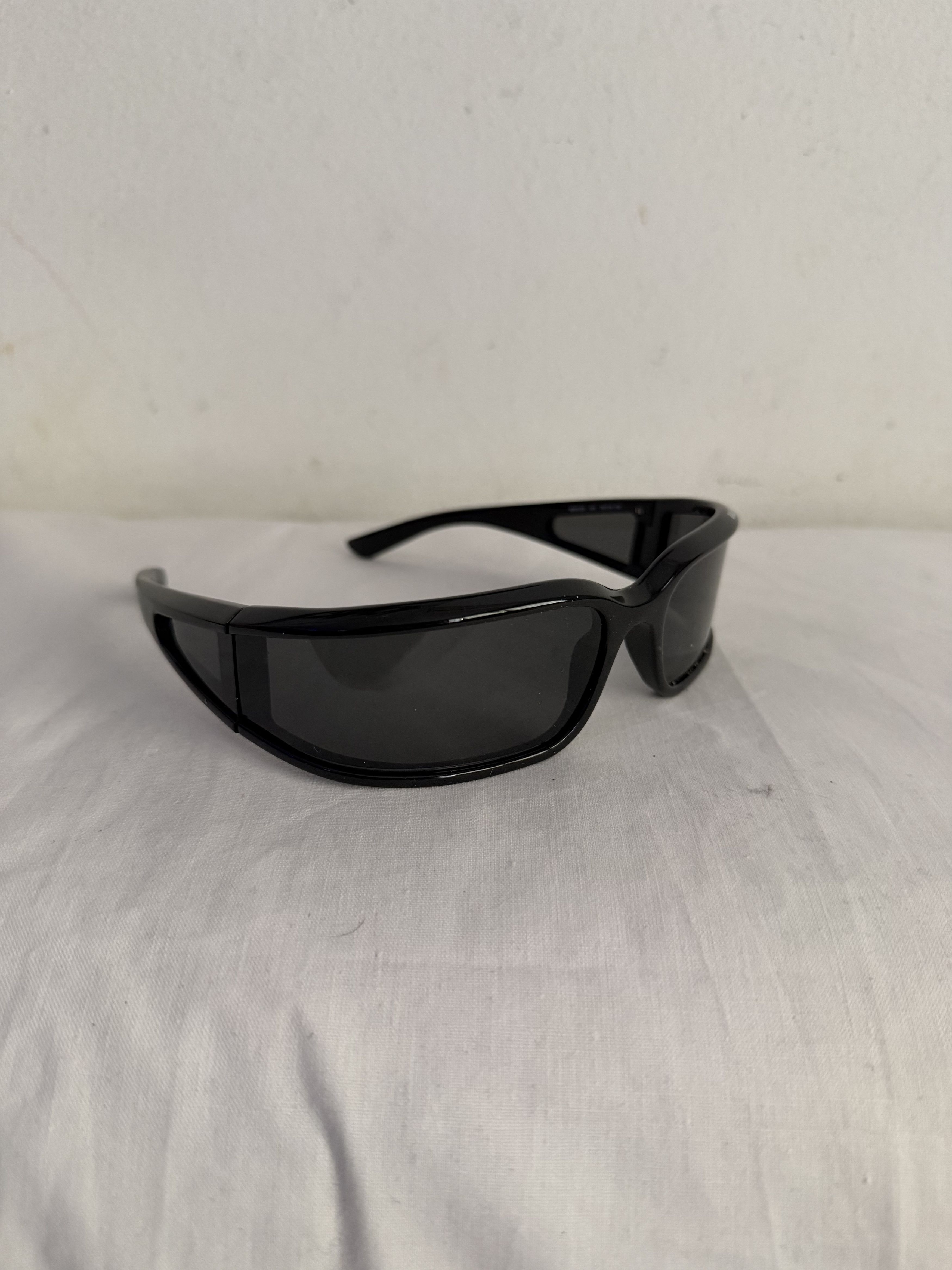 Balenciaga BB0123S Wrap Sunglasses (Color 001) Size ONE SIZE - 9 Thumbnail