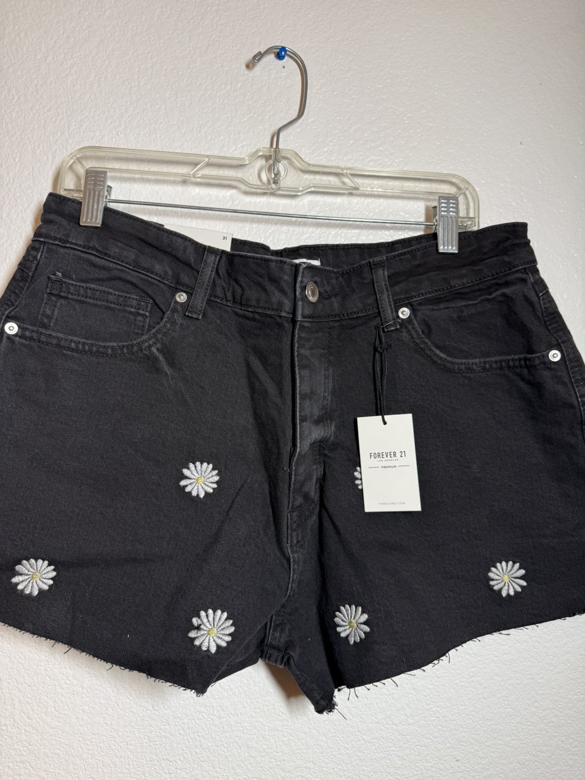 Forever 21 Forvever 21 Black Floral Denim Shorts Size 31" - 1 Thumbnail