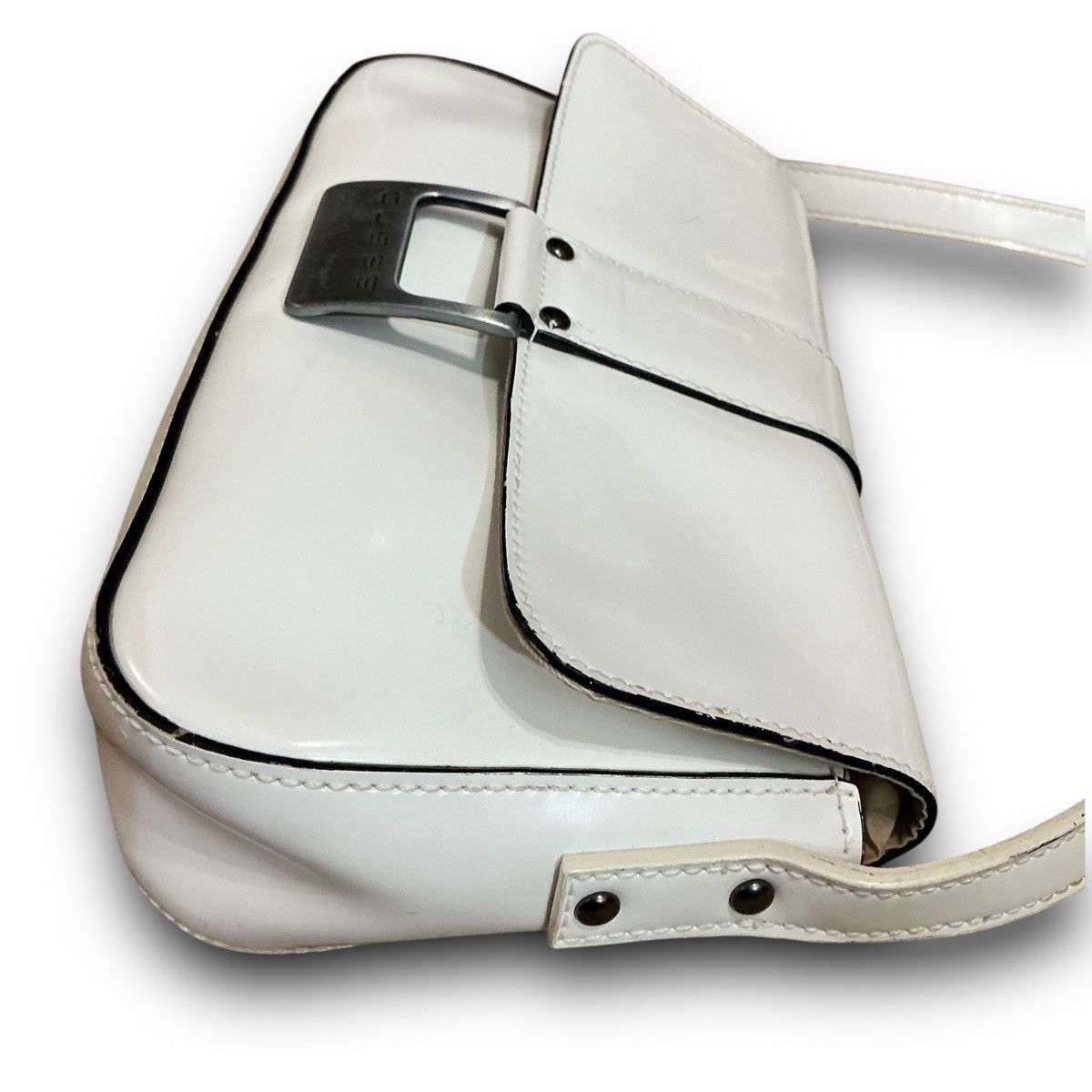 Guess Y2K Small Vintage Guess White Handbag Purse Shoulder Bag Size ONE SIZE - 6 Thumbnail