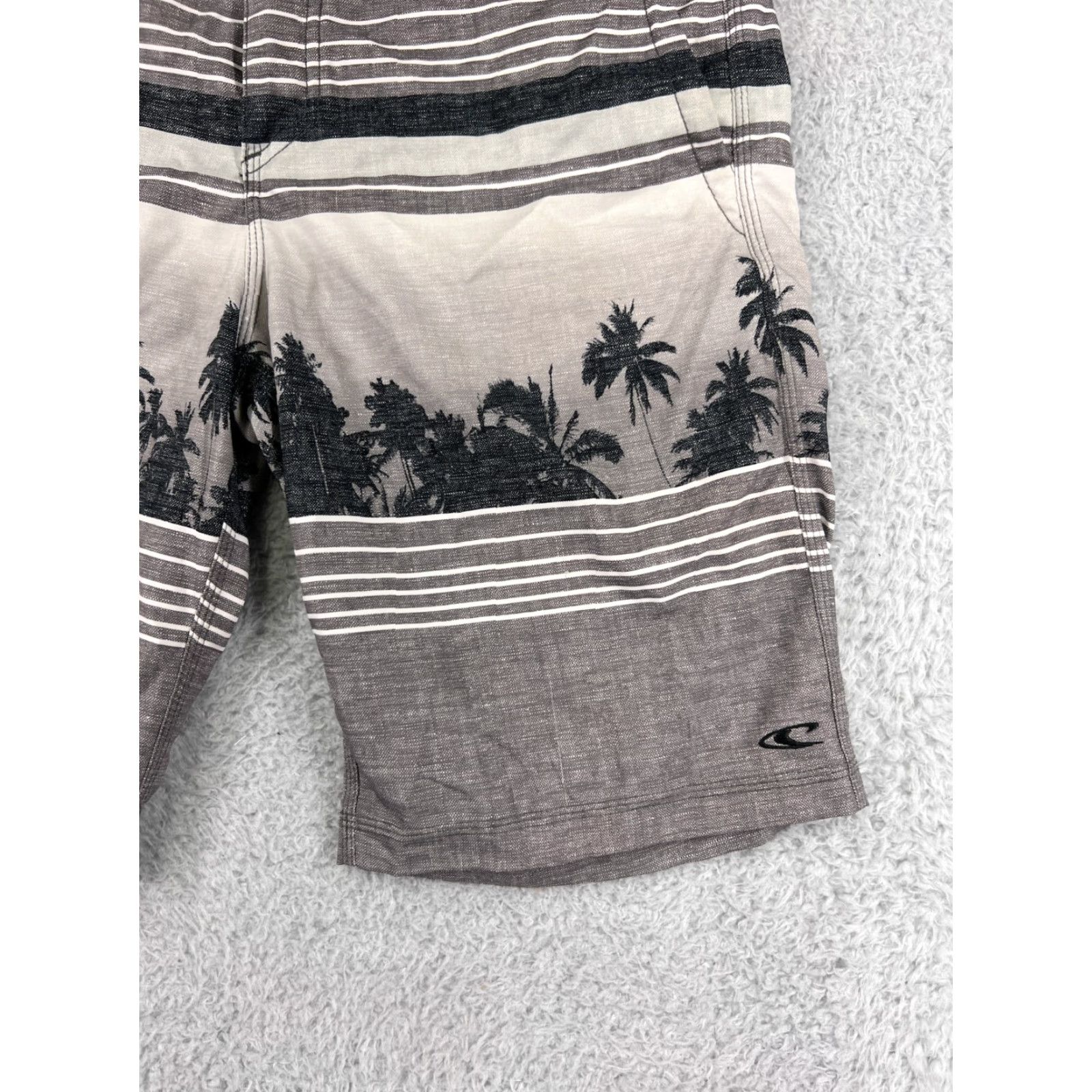 O'Neill O'Neill Mens 30 Gray Chino Shorts Hawaiian Palm Tree Print Polyester Beach Print Chino Style Casual Aloha Summer 30 in Gray Men’s Shorts Size US 30 / EU 46 - 5 Thumbnail