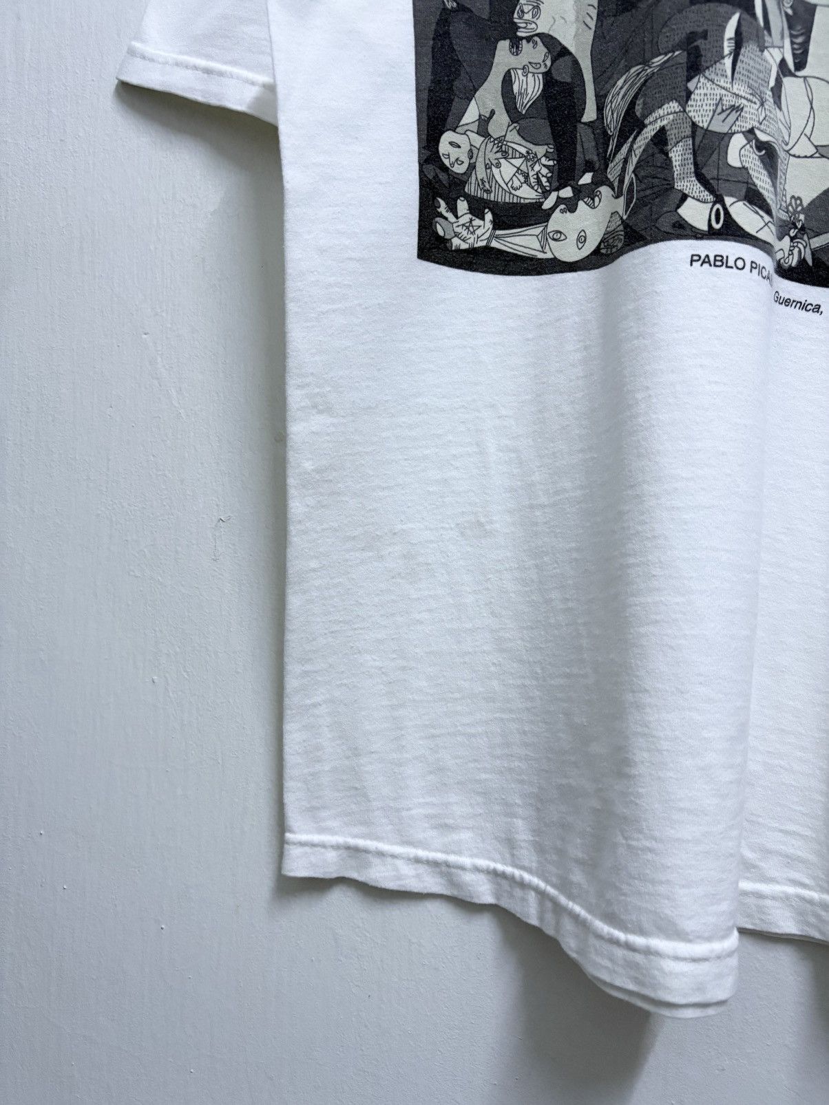 Vintage Vintage 90's Pablo Picasso - Guernica 1937 Anti War T-Shirt Size US M / EU 48-50 / 2 - 6 Thumbnail
