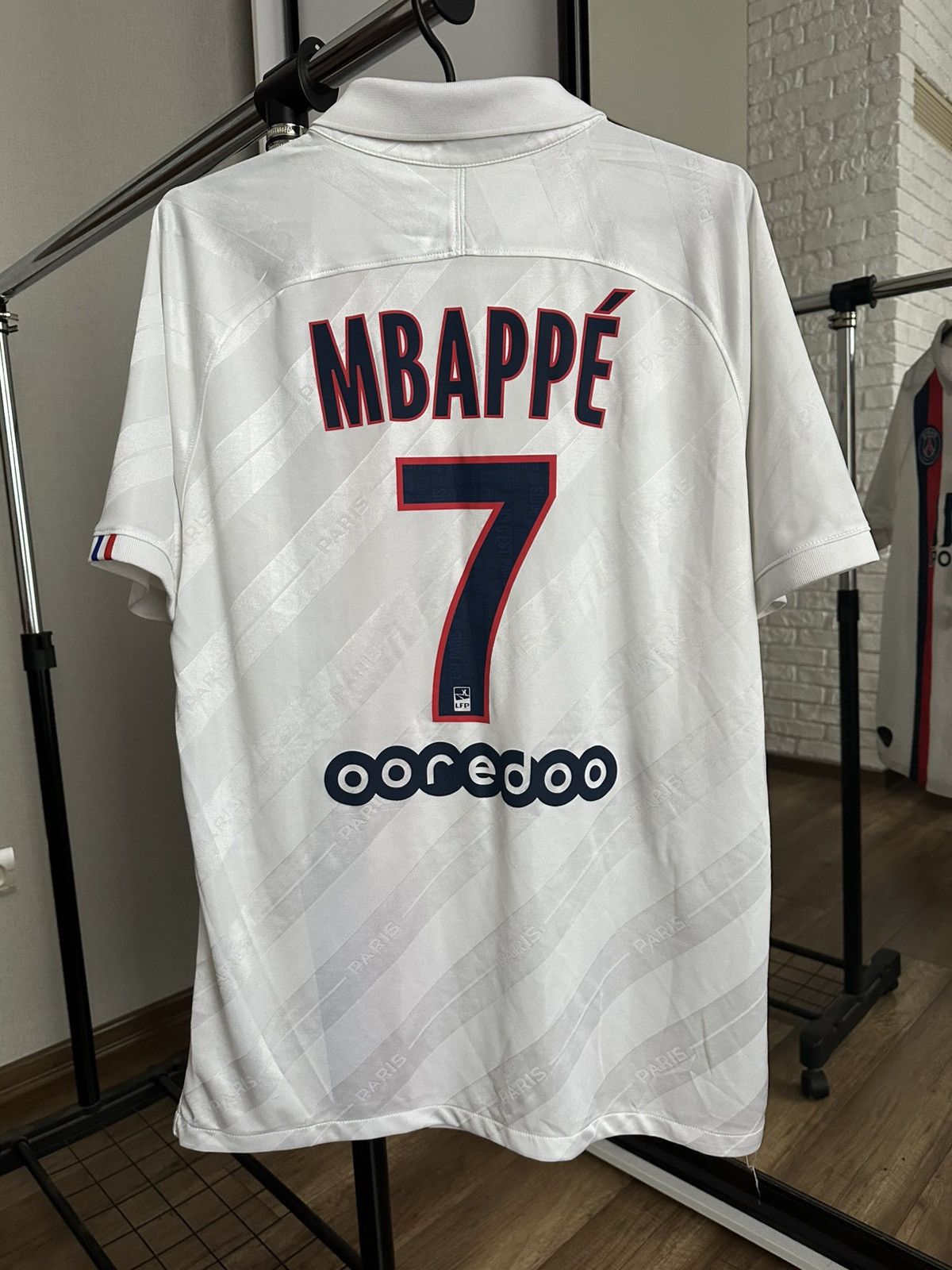 Nike 2019/2020 Nike Paris Saint Germain PSG Mbappe Soccer Jersey Size US L / EU 52-54 / 3 - 1 Thumbnail
