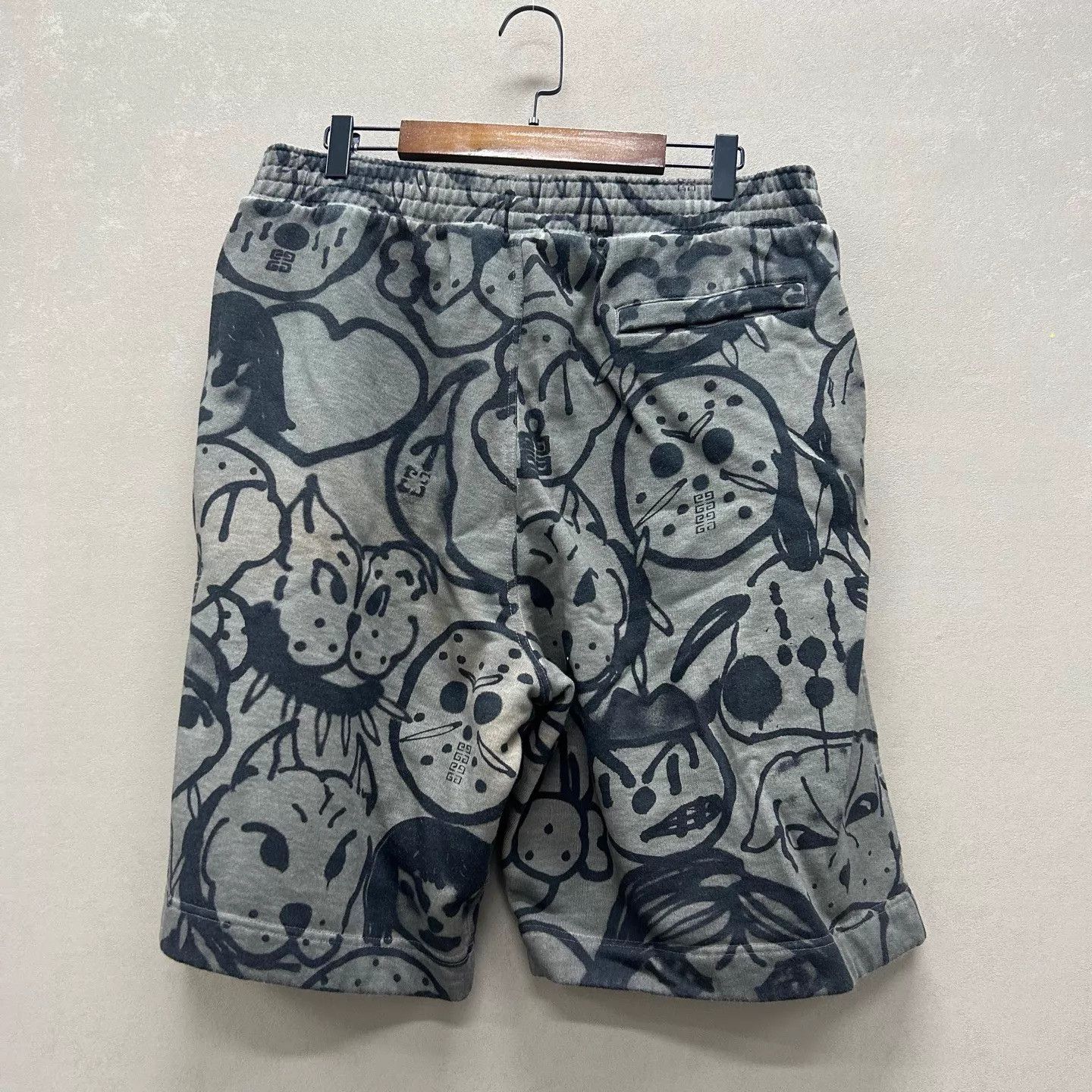 Givenchy Givenchy Chito x Graffiti Dog Head Shorts NWT XL Size US 36 / EU 52 - 2 Thumbnail
