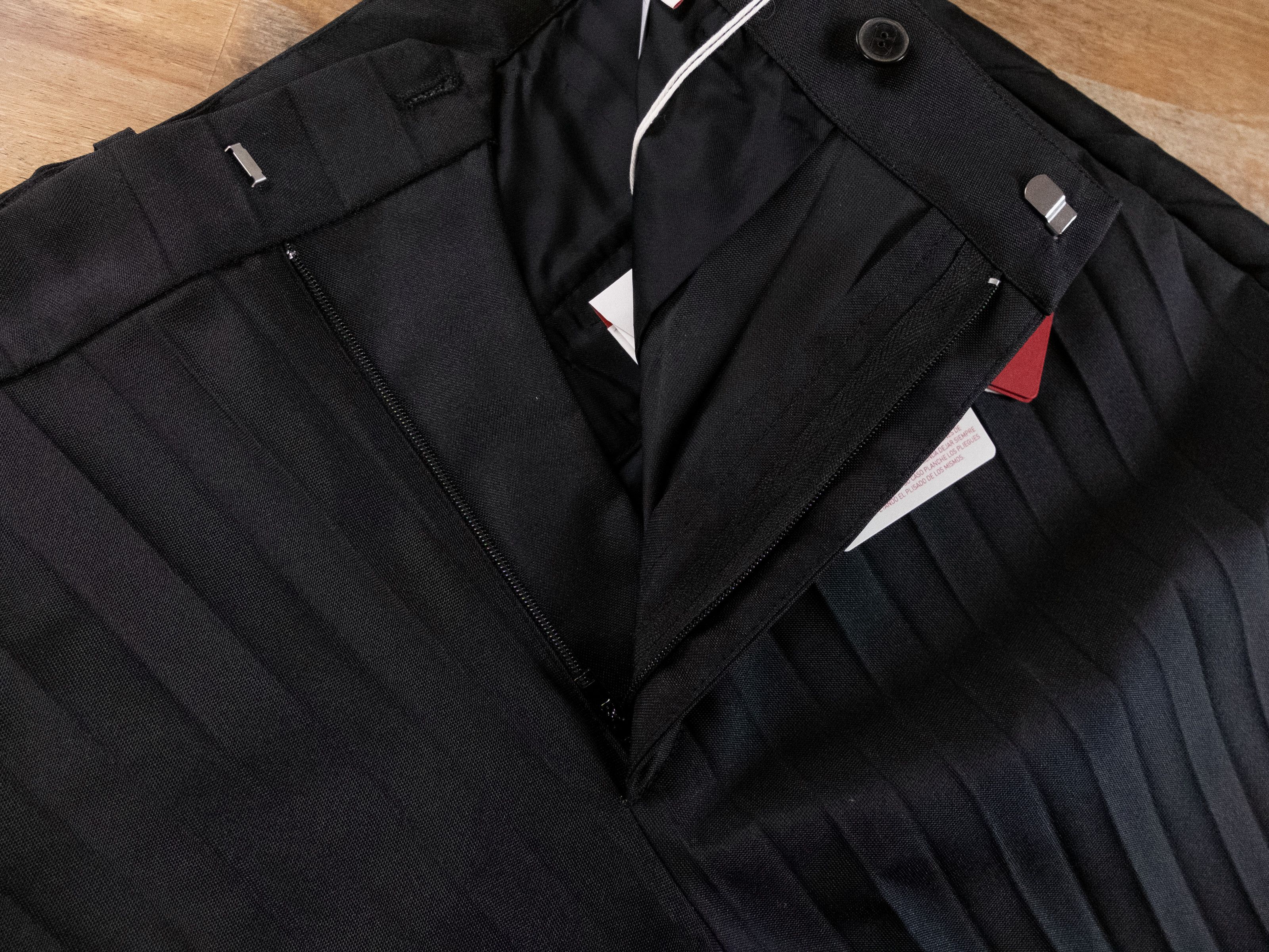 Valentino VALENTINO Garavani black pleated effect nylon bermuda shorts Size US 34 / EU 50 - 7 Thumbnail