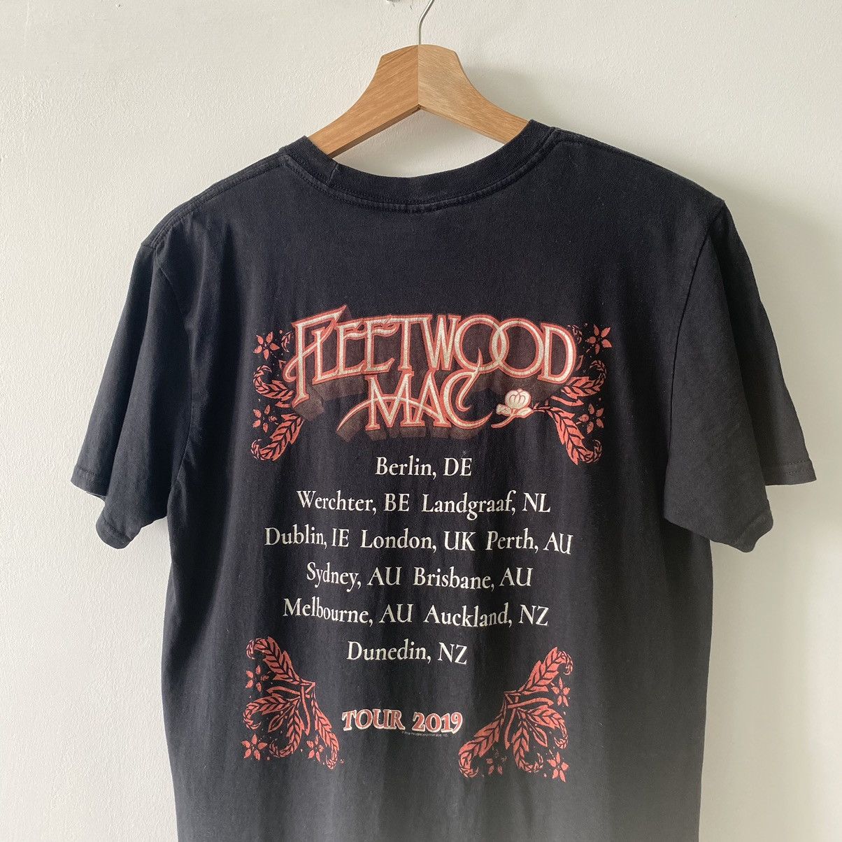 Band Tees Vintage Faded Fleetwood Mac Rock Band ERD GRUNGE THRASHED T Size US M / EU 48-50 / 2 - 4 Thumbnail