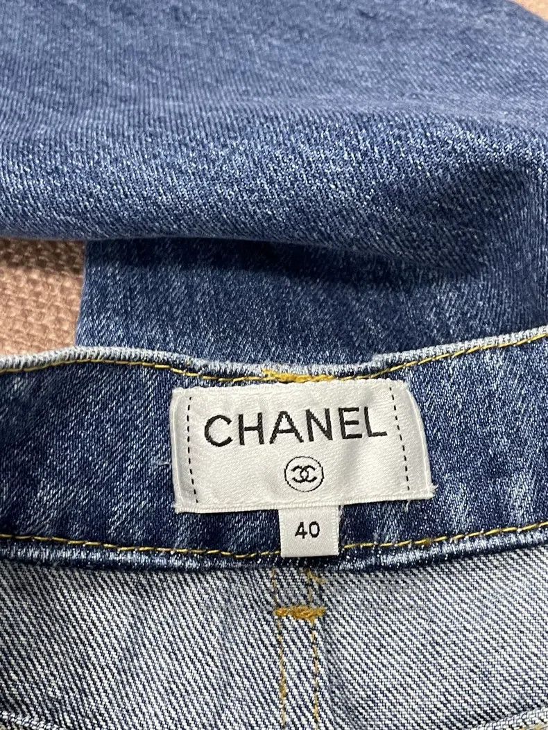Chanel Chanel 22K blue diamond buckle jeans Size 26" / US 2 / IT 38 - 5 Thumbnail