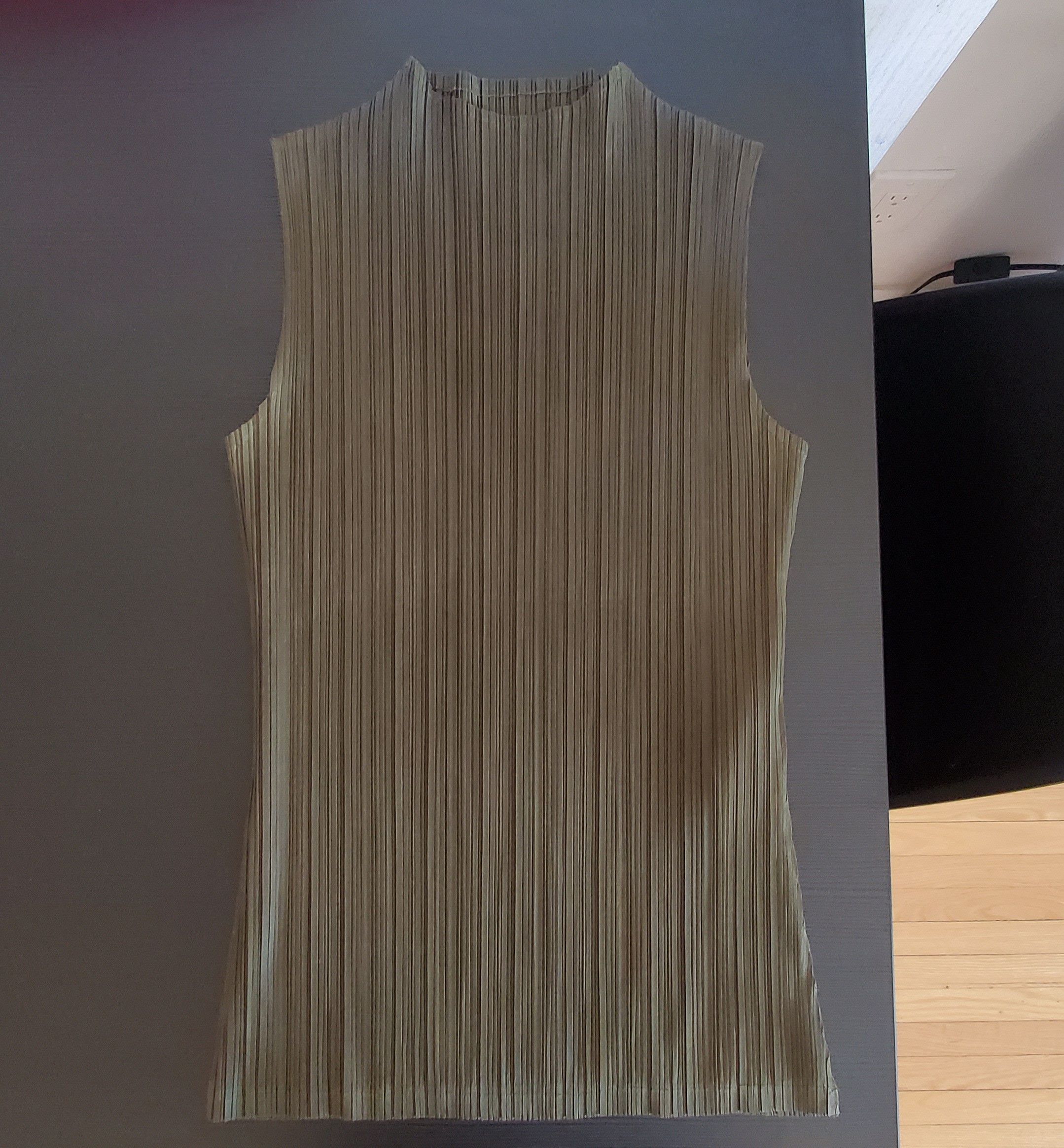 Issey Miyake IM78 Green Pleated Sleeveless Top Size L / US 10 / IT 46 - 1 Thumbnail