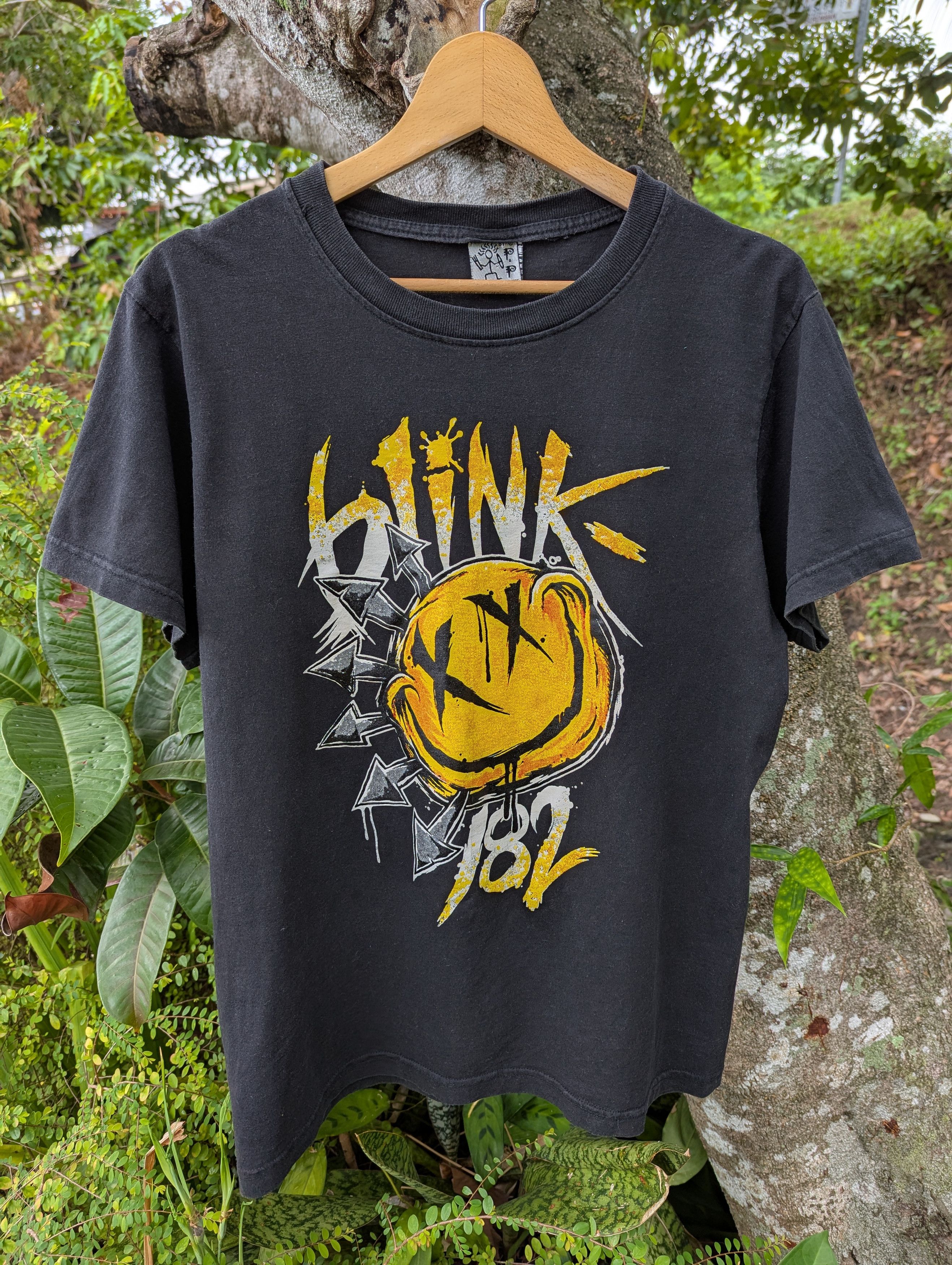Band Tees 🔥FREE SHIPPING🔥2000s Blink 182 Promo Band Punk Tshirt Size US M / EU 48-50 / 2 - 1 Thumbnail