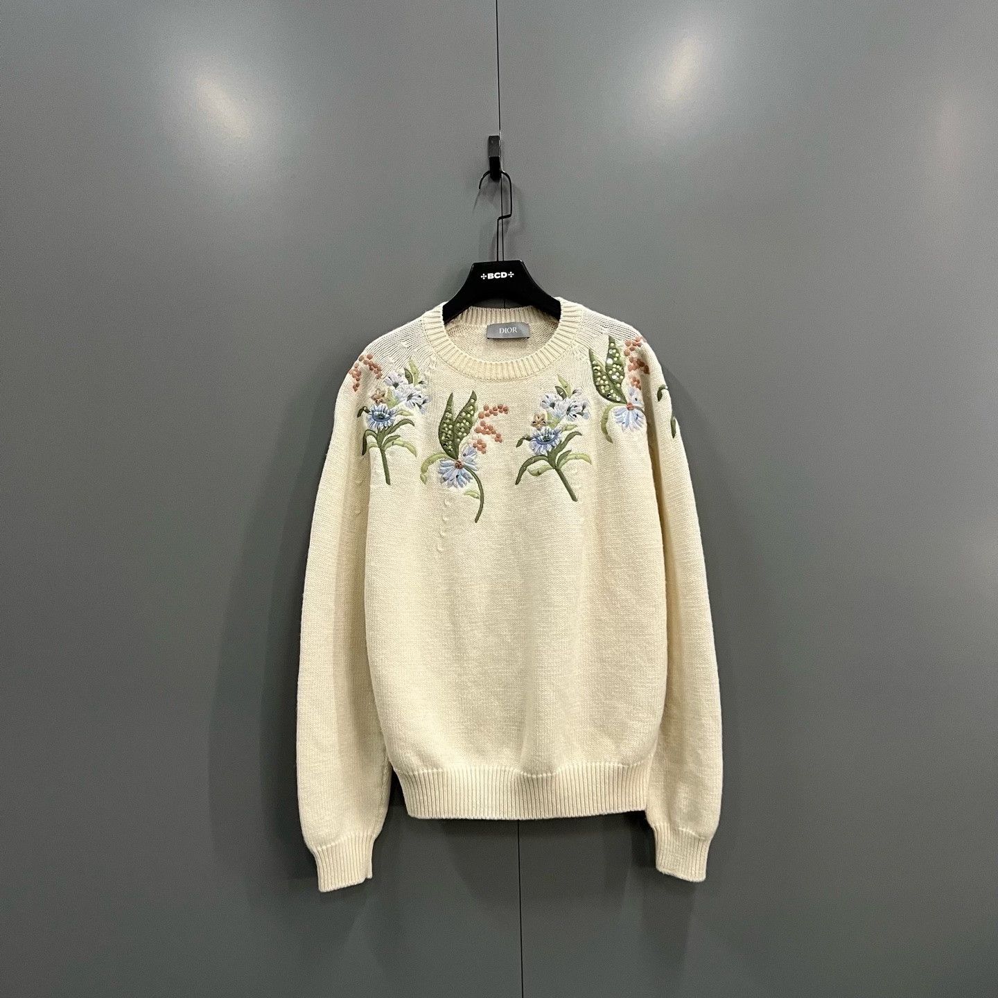 Dior Dior Floral Embroidered Sweater L Women Size L / US 10 / IT 46 - 1 Thumbnail