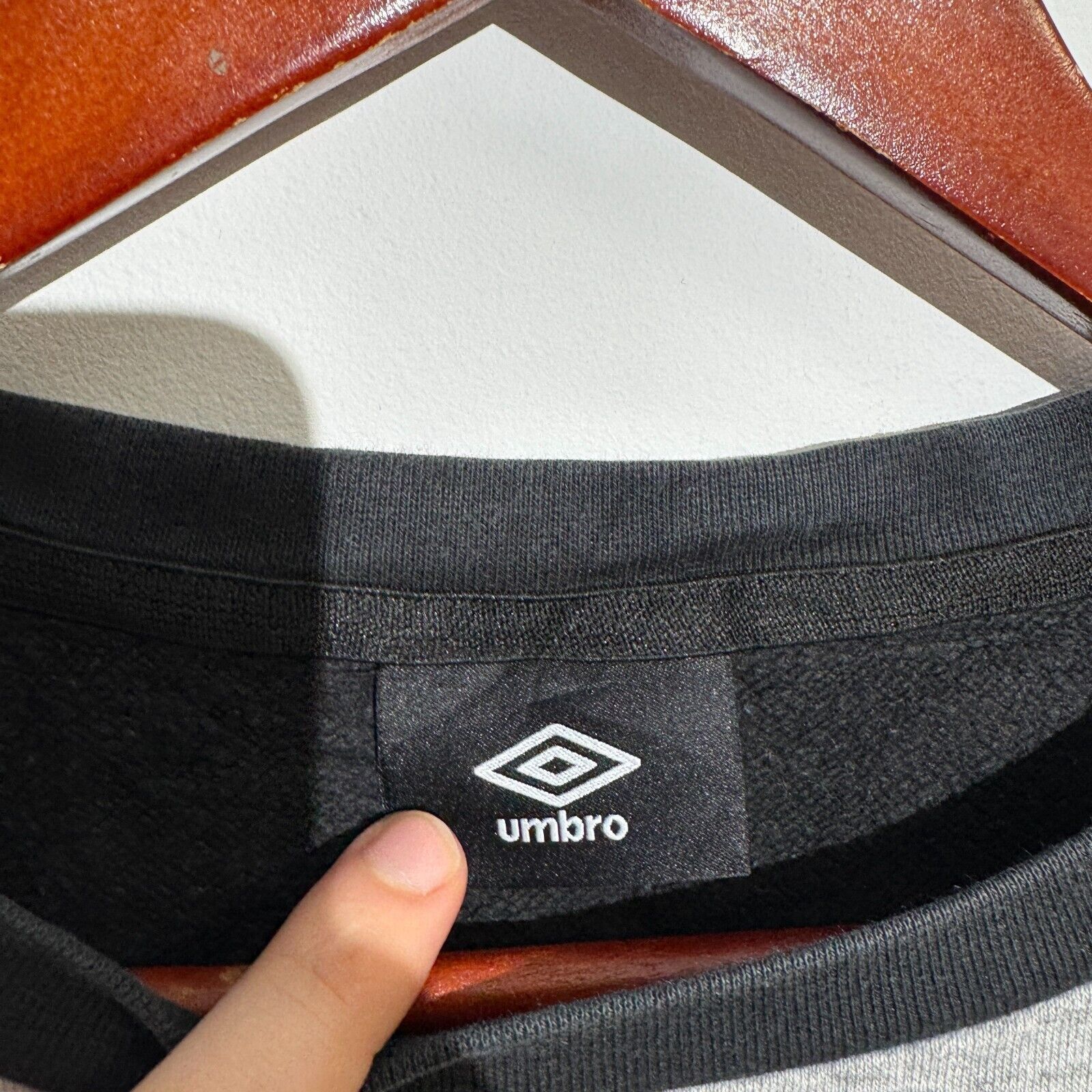 Umbro × Vintage Vintage Umbro Unisex Gray Black Cotton Crewneck Size L 90s Size US L / EU 52-54 / 3 - 5 Thumbnail