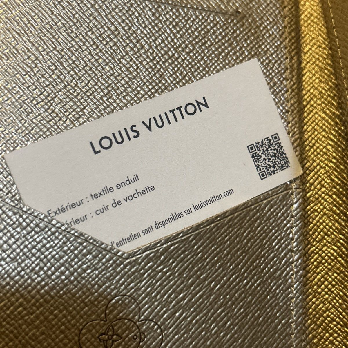 Louis Vuitton Louis Vuitton M15327 Passport Cover Monogram Iced Gold Size ONE SIZE - 9 Thumbnail