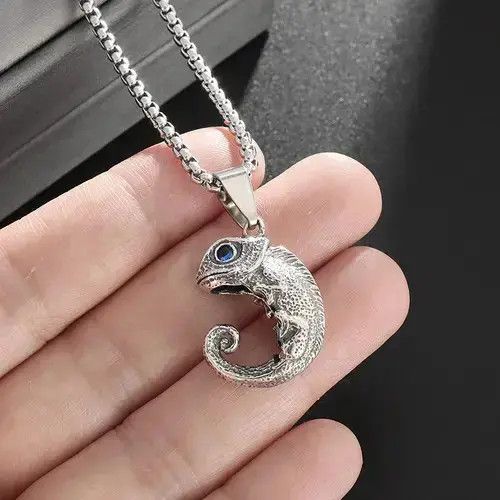 VIBE Gothic Cute Blue Eye Chameleon Necklace Size ONE SIZE - 4 Thumbnail