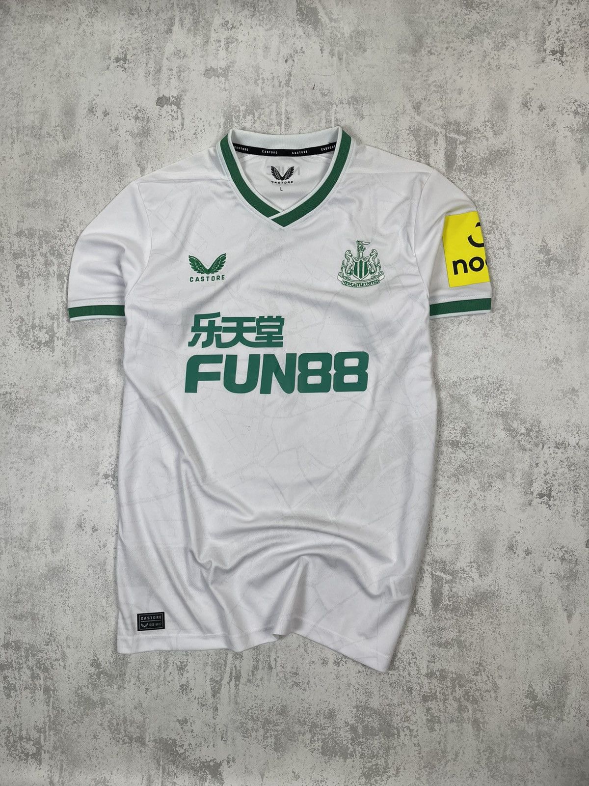Castore 2022/23 Newcastle Utd Third Kit - White/Green "Saudi" Size US L / EU 52-54 / 3 - 1 Thumbnail