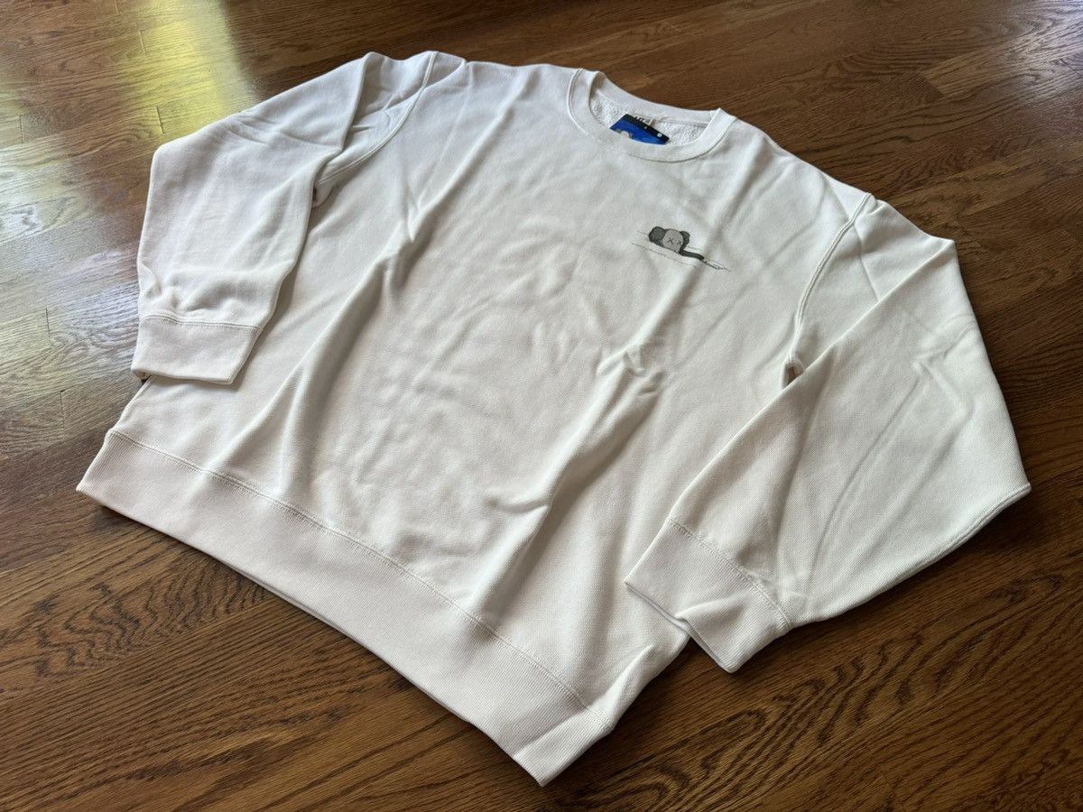 Kaws × Uniqlo Large Kaws Long Sleeve Sweatshirt White Uniqlo UT Peace for Size US L / EU 52-54 / 3 - 4 Thumbnail