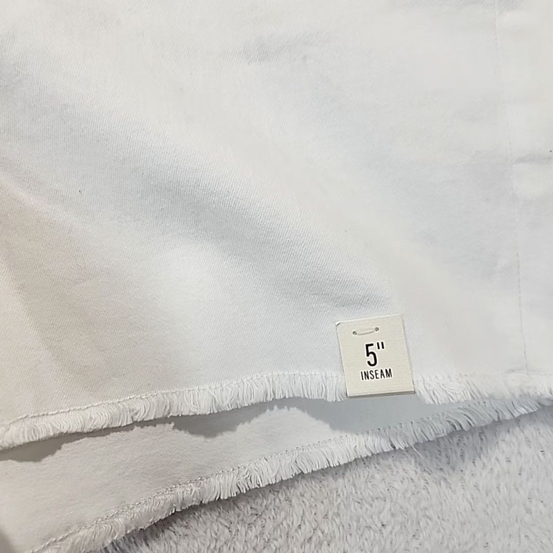 Denime a.n.a White Denim Midi Short Womens Size 16 Mid Rise 5" Inseam Flat Front 5-Pocket Rough Hem Casual Beach Womens Size 38" / US 16 / IT 52 - 5 Thumbnail