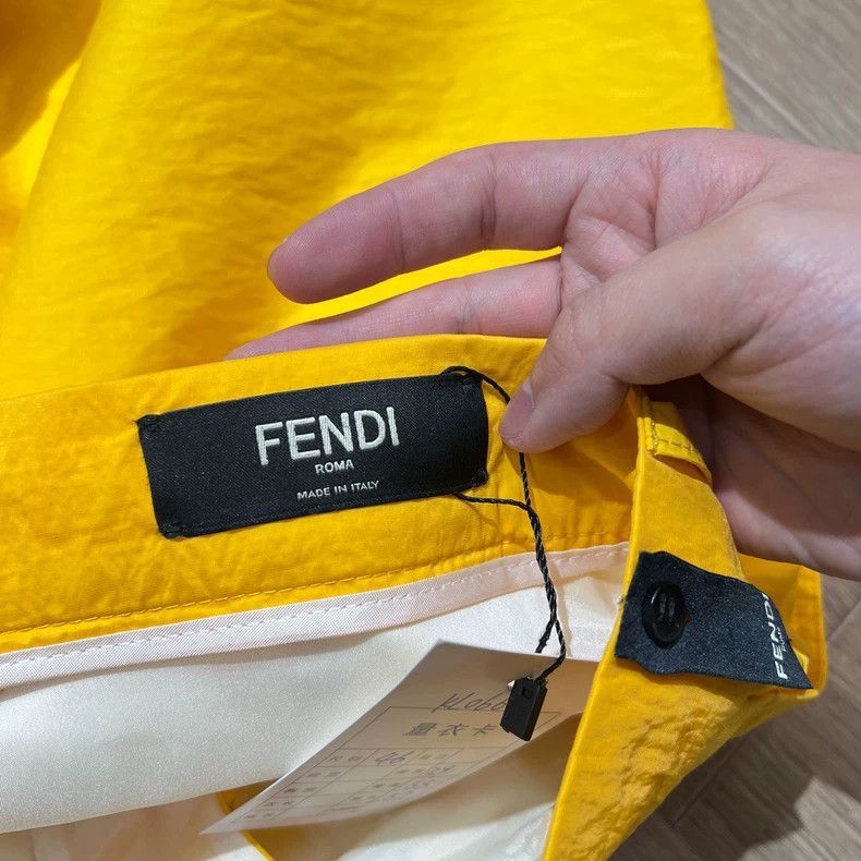 Fendi Fendi Logo Embroidered Yellow Shorts Size 46 Size US 44 / EU 60 - 7 Thumbnail