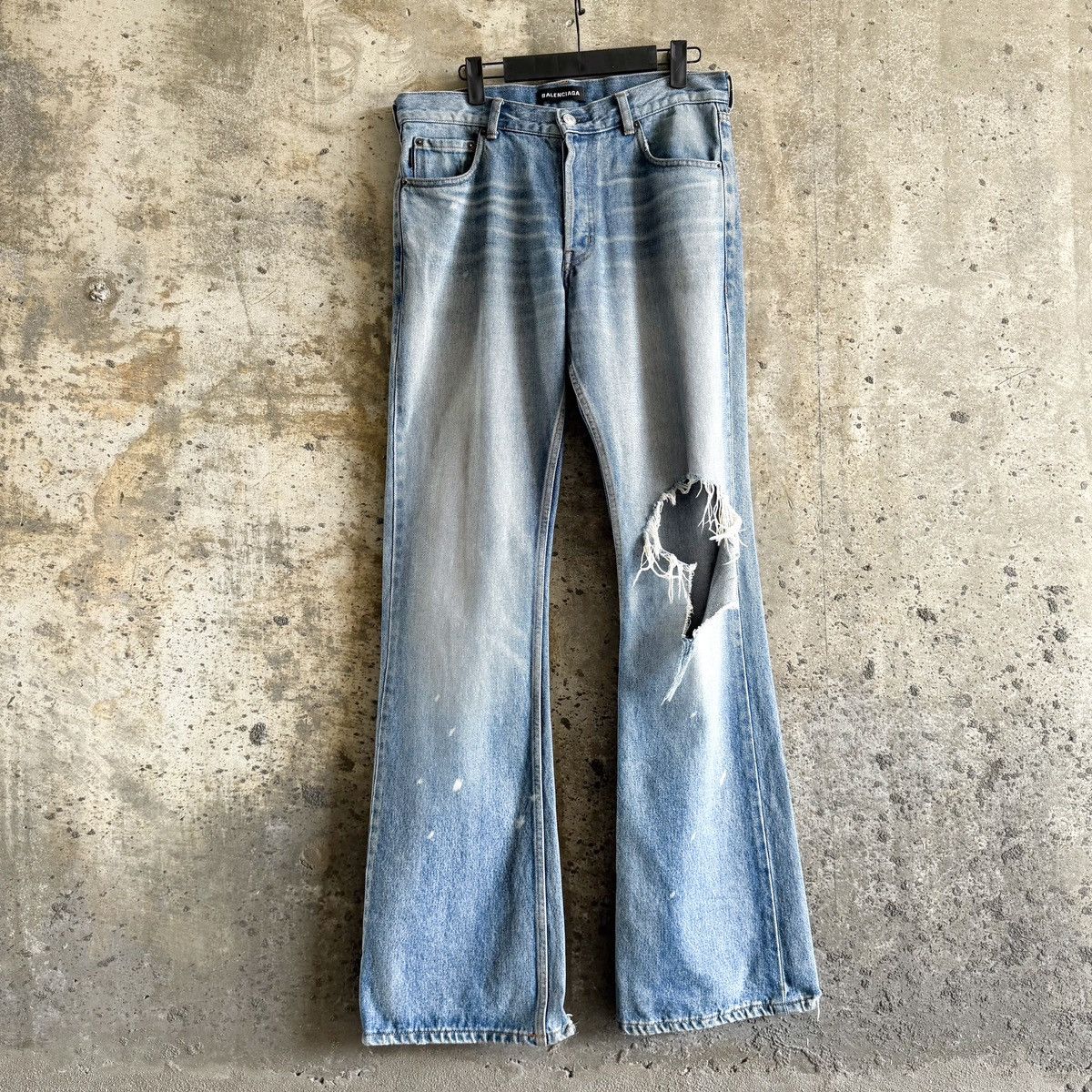 Balenciaga Balenciaga FW18 Thrashed Blowout Flared Bootcut Denim Size US 31 - 1 Thumbnail