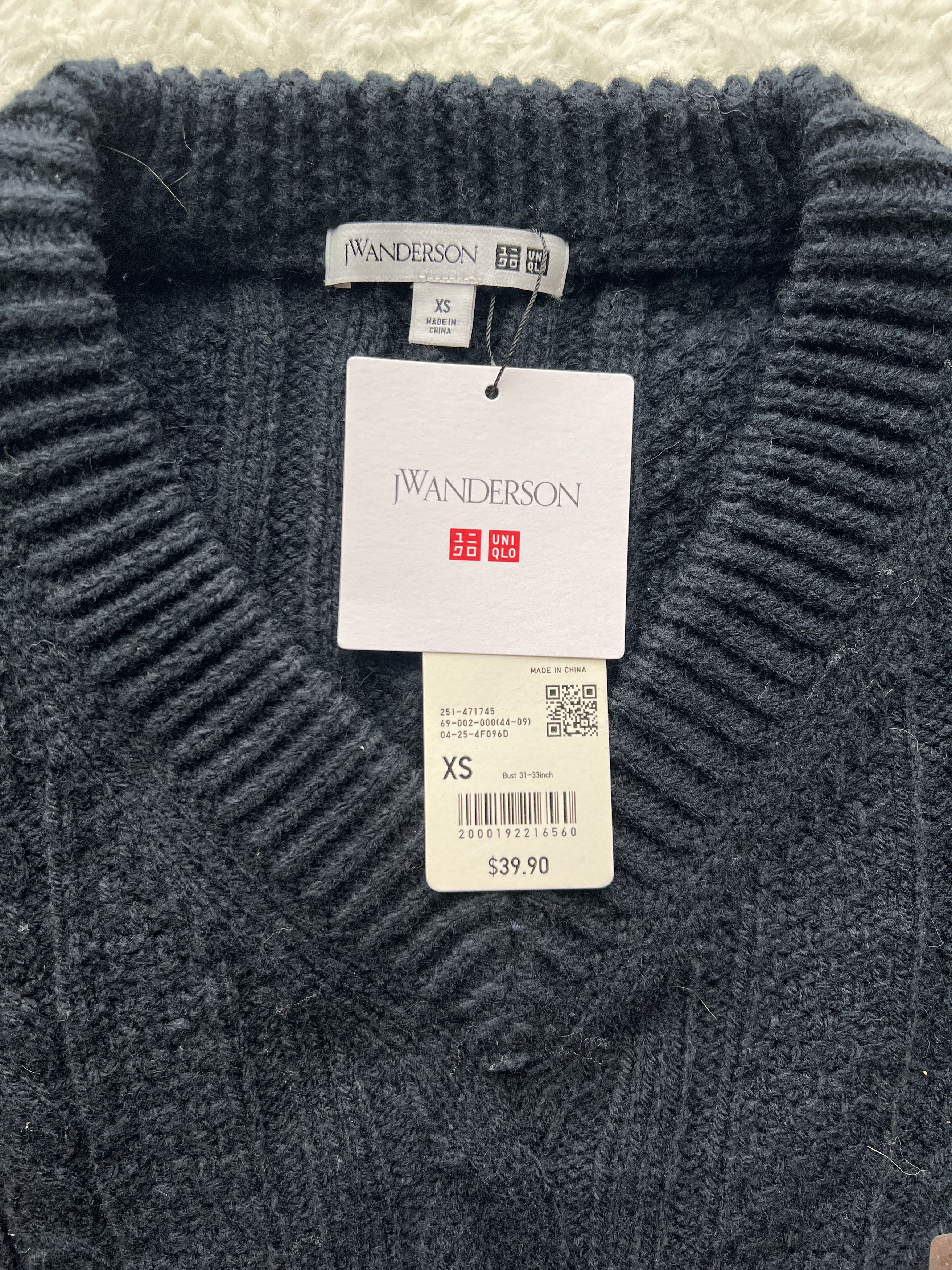 JW Anderson × Uniqlo Uniqlo x JW Anderson Cable Knit V-neck Sweater | Women's XS Size XS / US 0-2 / IT 36-38 - 3 Thumbnail