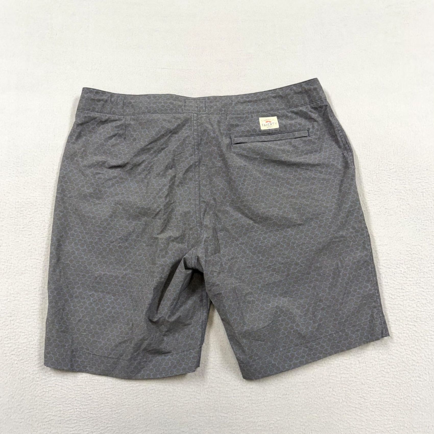 Vintage Faherty Brand Men's Chino Shorts 36 Gray All Day Geo Print 9 Inseam Stretch, Flat Front, Pockets, Drawstring, Zip, Logo, Casual, Summer, Mens Size US 36 / EU 52 - 5 Thumbnail