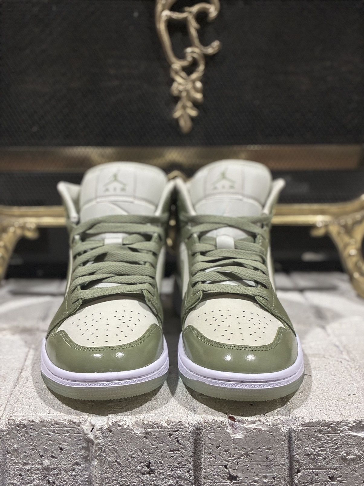 Jordan Brand Jordan 1 Mid SE Sea Glass Oil Green (Women's) Size US 9.5 / IT 39.5 - 4 Thumbnail