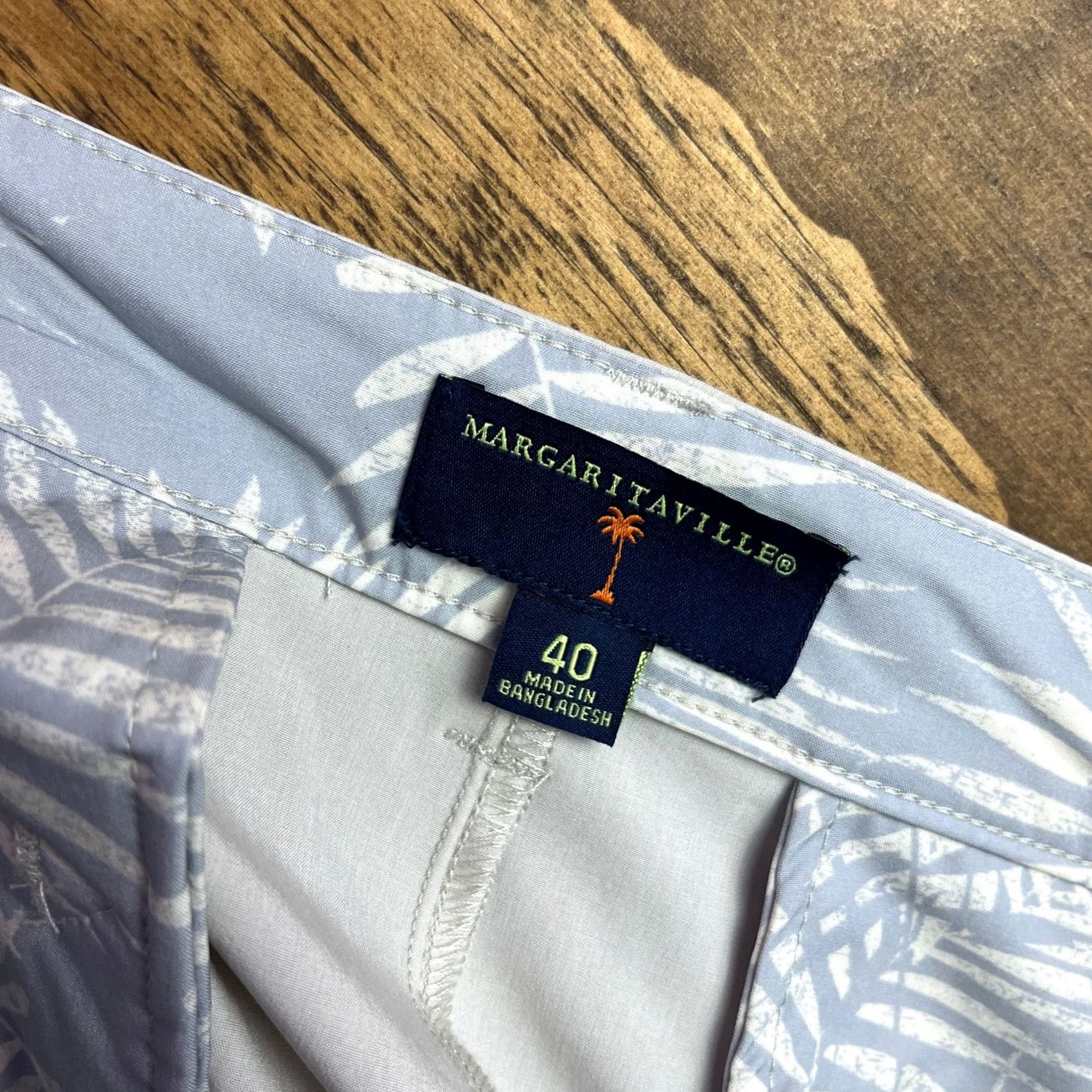 Vintage Margaritaville Mens Shorts Bermuda 40x7 UPF 30+ Quick Dry 4 Way Stretch Beige Wind Chime 7 in Inseam Size US 40 / EU 56 - 6 Thumbnail