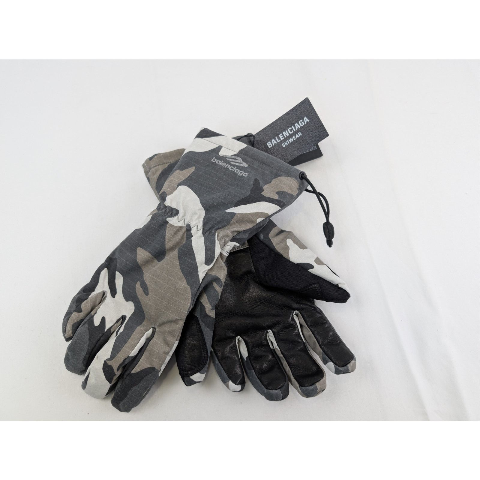Balenciaga o1rshd1 Size: M / Ski Gloves in Camo / Grey / White Size ONE SIZE - 11 Thumbnail