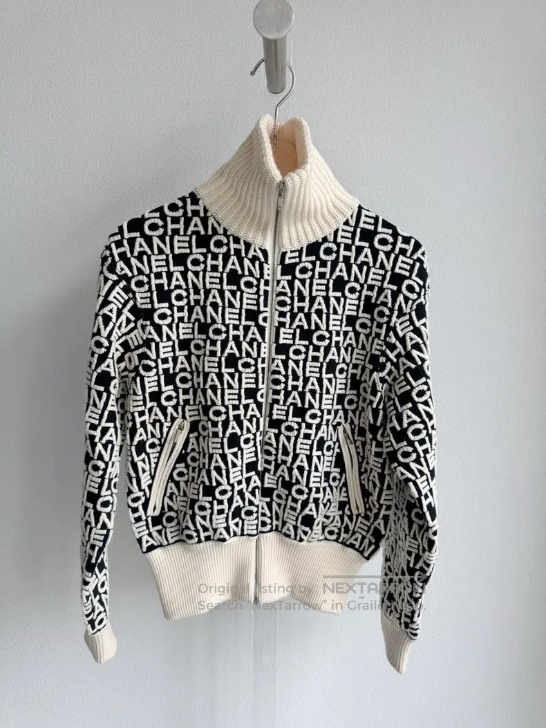 Chanel Chanel 19B black and white letter relief printed zipper kn Size XXS / US 00 / IT 34 - 4 Thumbnail