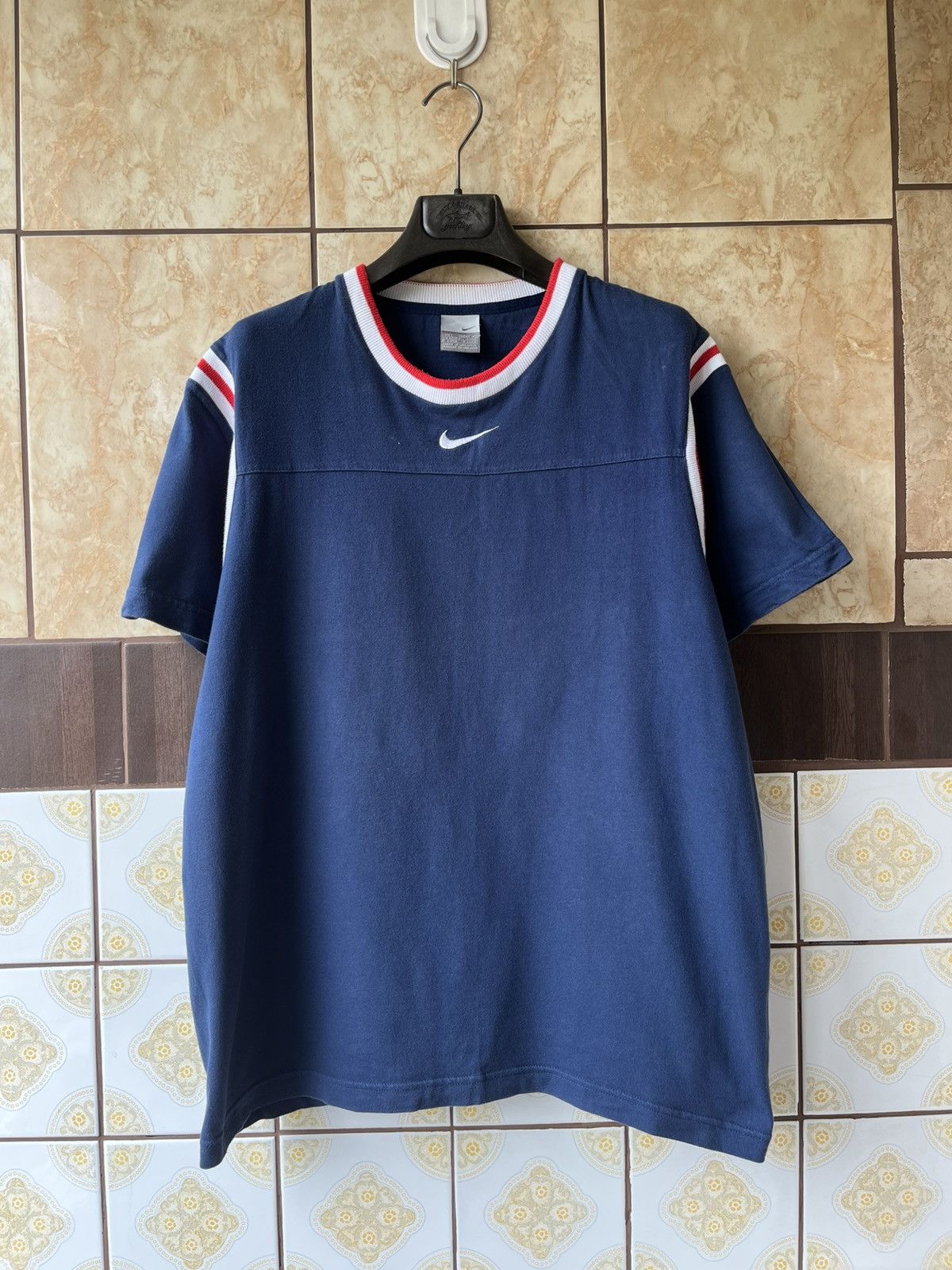 Nike Nike vintage 2000 T shirt Size US L / EU 52-54 / 3 - 1 Thumbnail