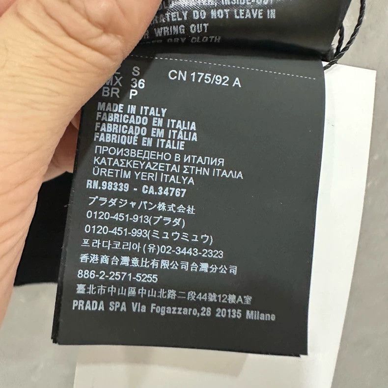 Prada Prada Triangle standard short sleeve black Size US S / EU 44-46 / 1 - 5 Thumbnail
