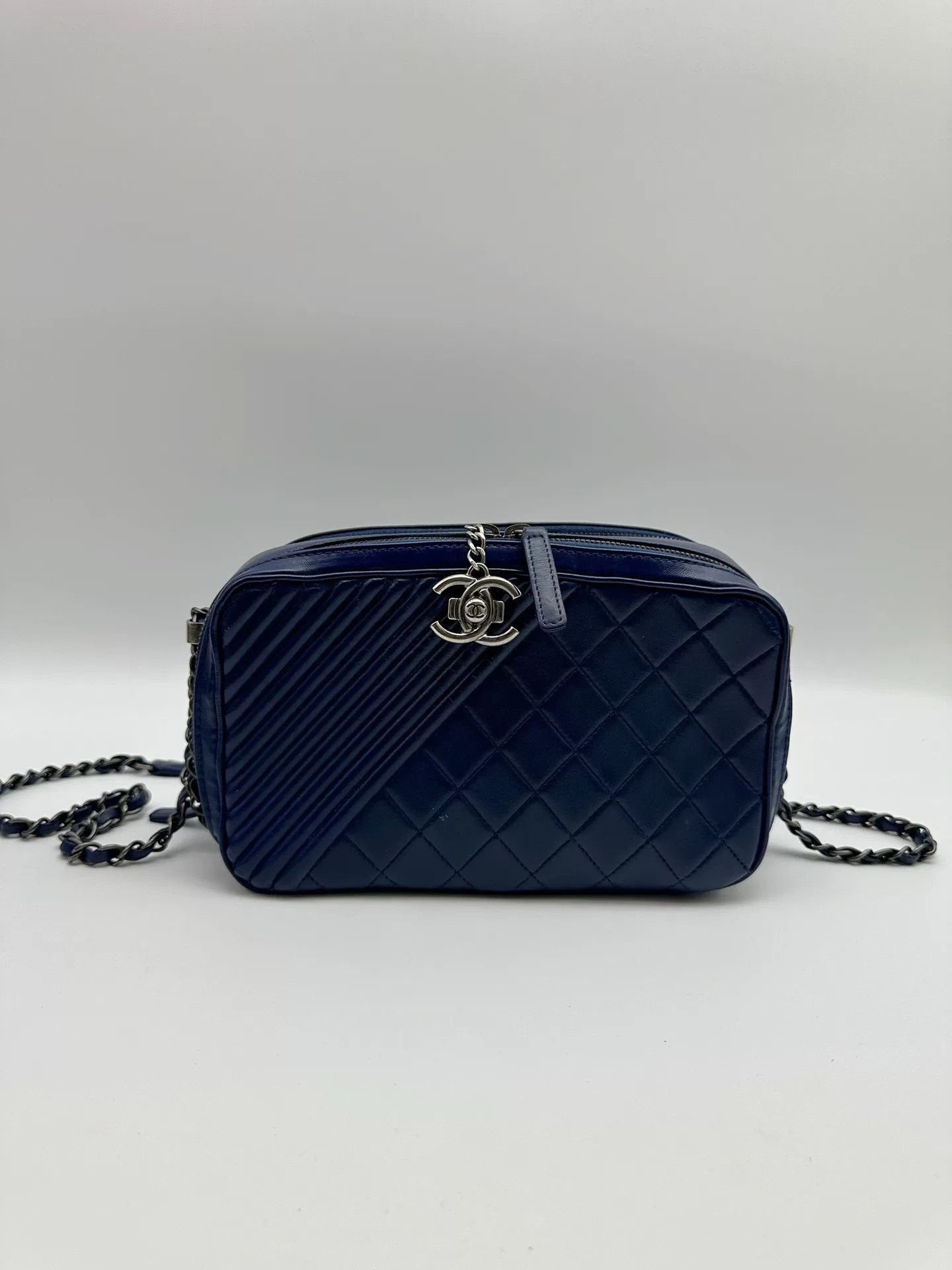 Chanel Pre-loved Bag Very good condition Size ONE SIZE - 1 Thumbnail