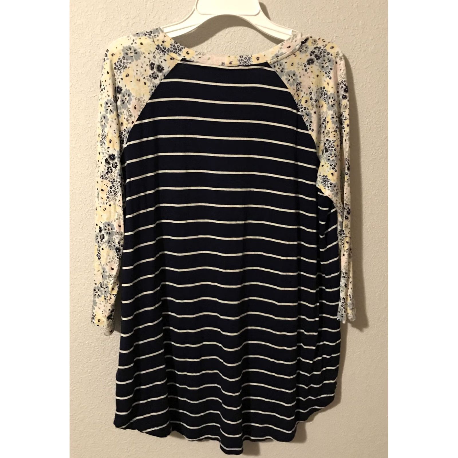 Vintage DownEast T-Shirt floral 3/4 Sleeve Blue Medium Women Regular Cotton Blend Size M / US 6-8 / IT 42-44 - 2 Thumbnail