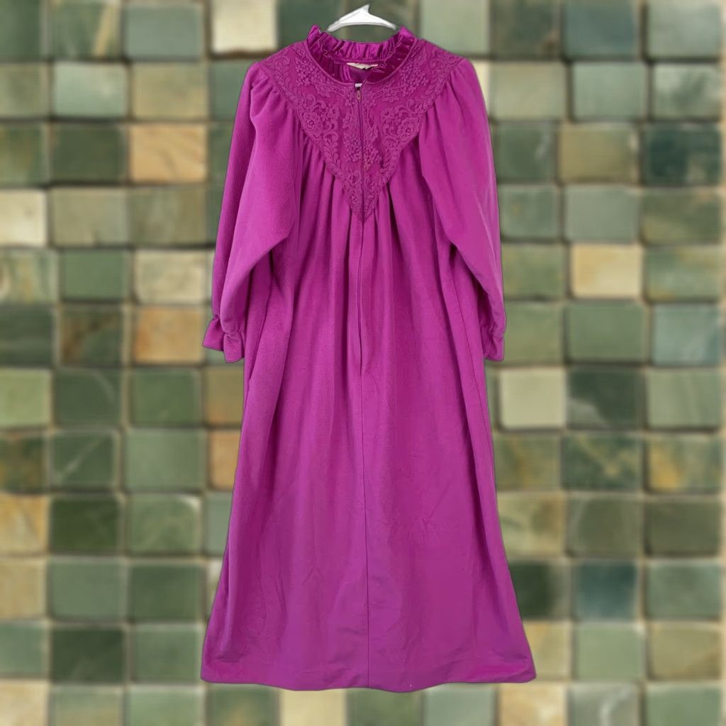 Vintage VINTAGE Kingly Nightgown Robe XS? XL? No Size tag — Regular Women Nightgown, Robe, Magenta Fleece Lace Pockets Zipper Mock Neck Long Sleeve Size XL / US 12-14 / IT 48-50 - 1 Thumbnail