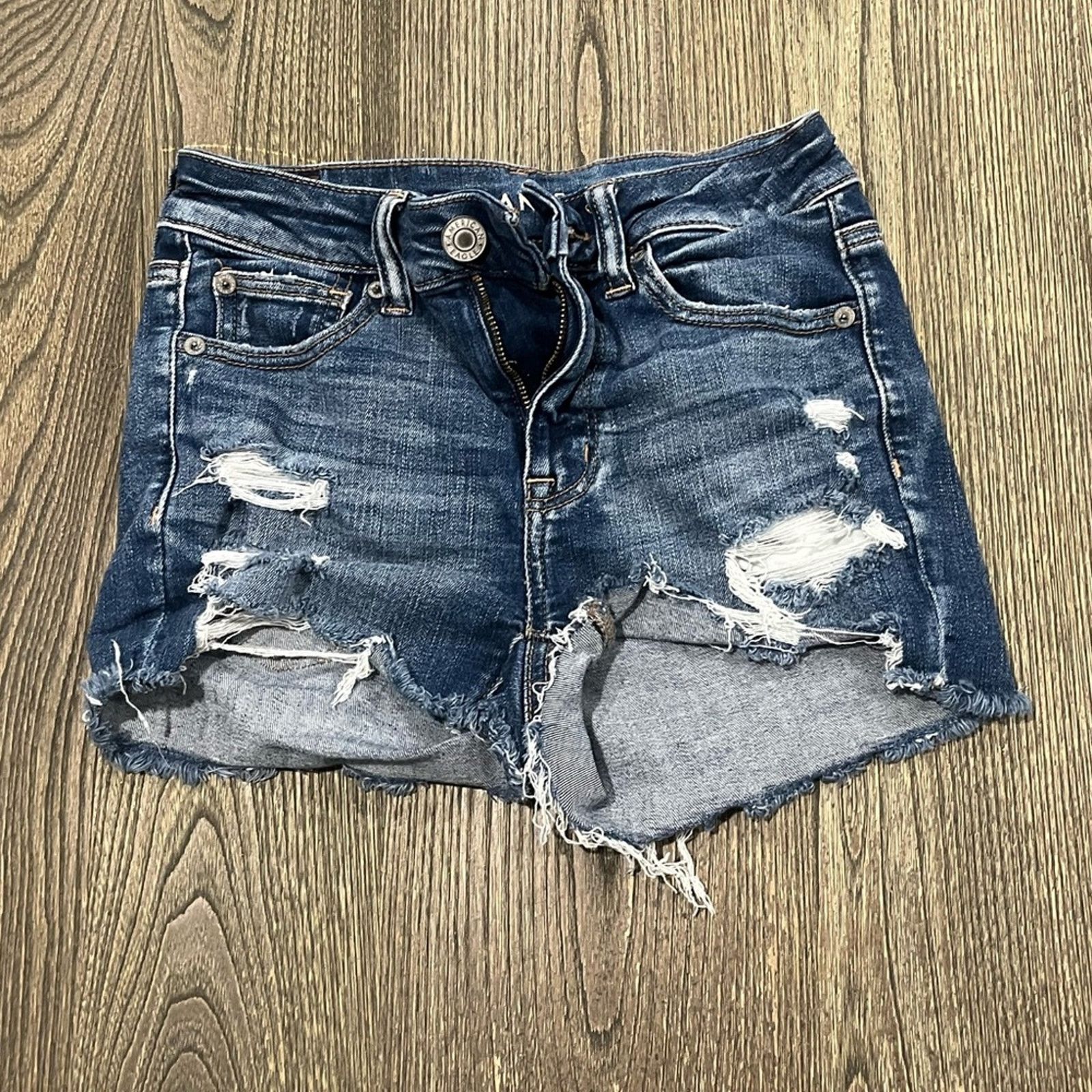 American Eagle Outfitters American Eagle Shorts Frayed Hem Medium Wash Blue Size 0 Size 25" / US 0 / IT 36 - 1 Thumbnail