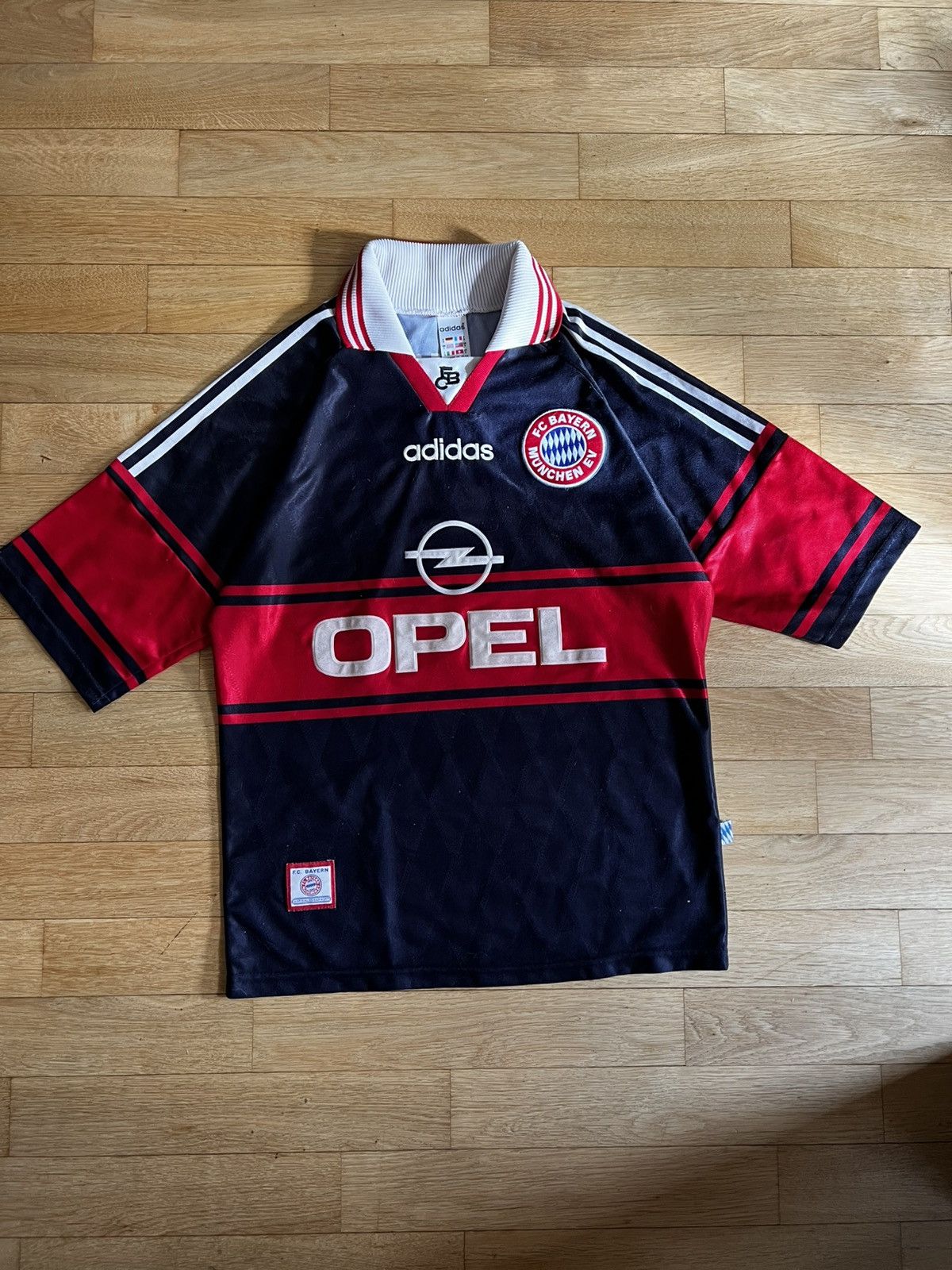 Adidas × Vintage 1997/1998 Adidas Bayern Munich Vintage Soccer Jersey T-Shirt Size US S / EU 44-46 / 1 - 1 Thumbnail