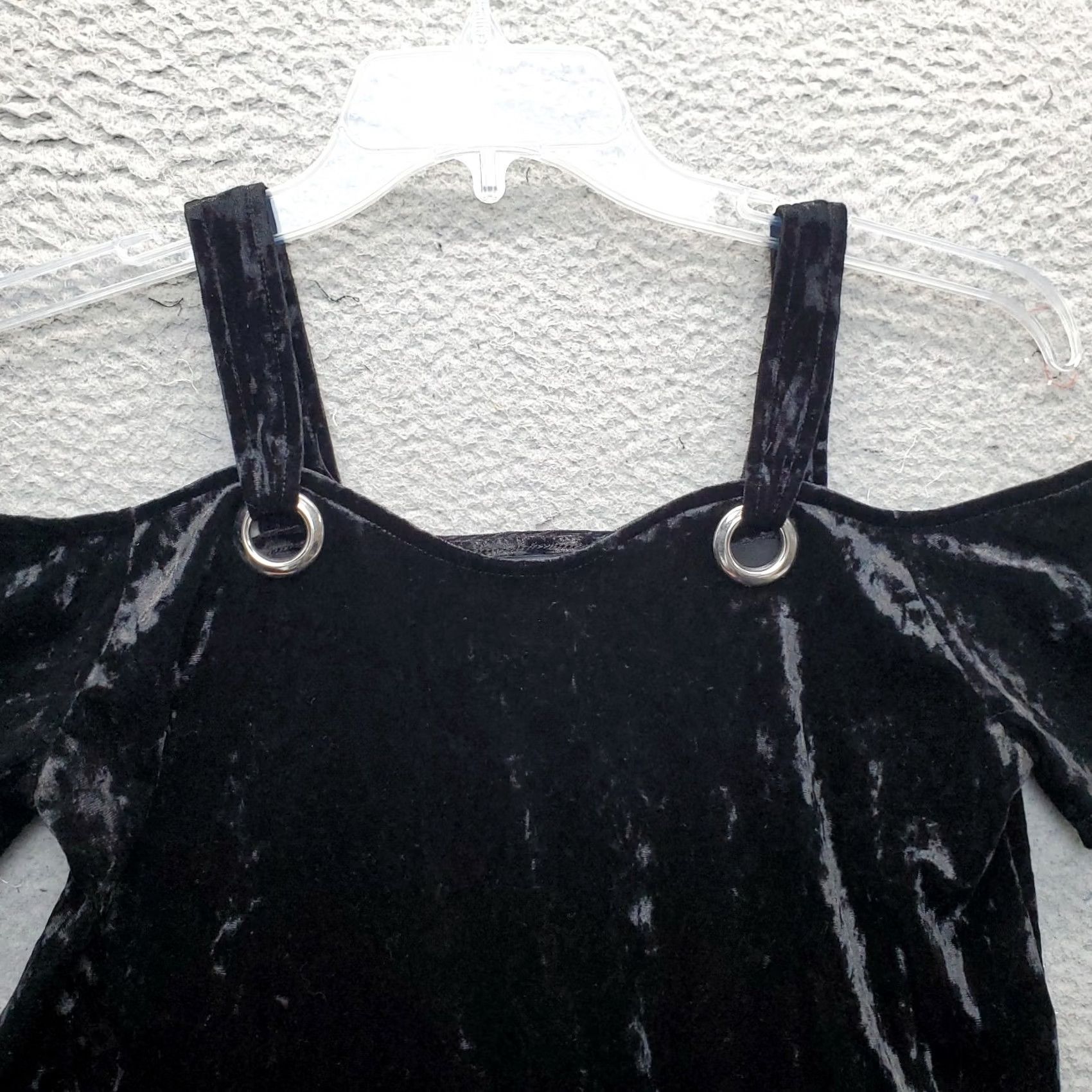 Vintage Rock & Republic Blouse Womens Small Black Velvet Cold Shoulder Sleeve Stretch Shirt Size S / US 4 / IT 40 - 4 Thumbnail
