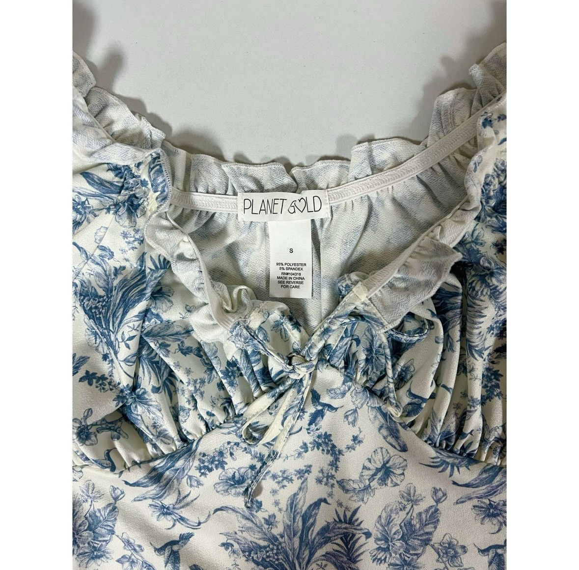 Free Planet White Blue Victorian Floral Shirt Top Blouse Size S 🤍🩵 #top Size S / US 4 / IT 40 - 4 Thumbnail