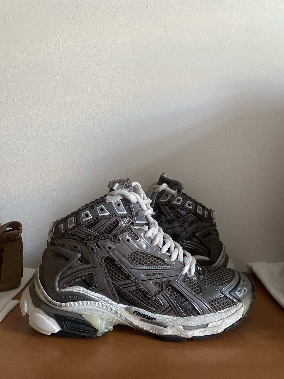 Balenciaga Balenciaga Runner High Top Medium Grey Size US 8.5 / EU 41-42 - 1 Thumbnail