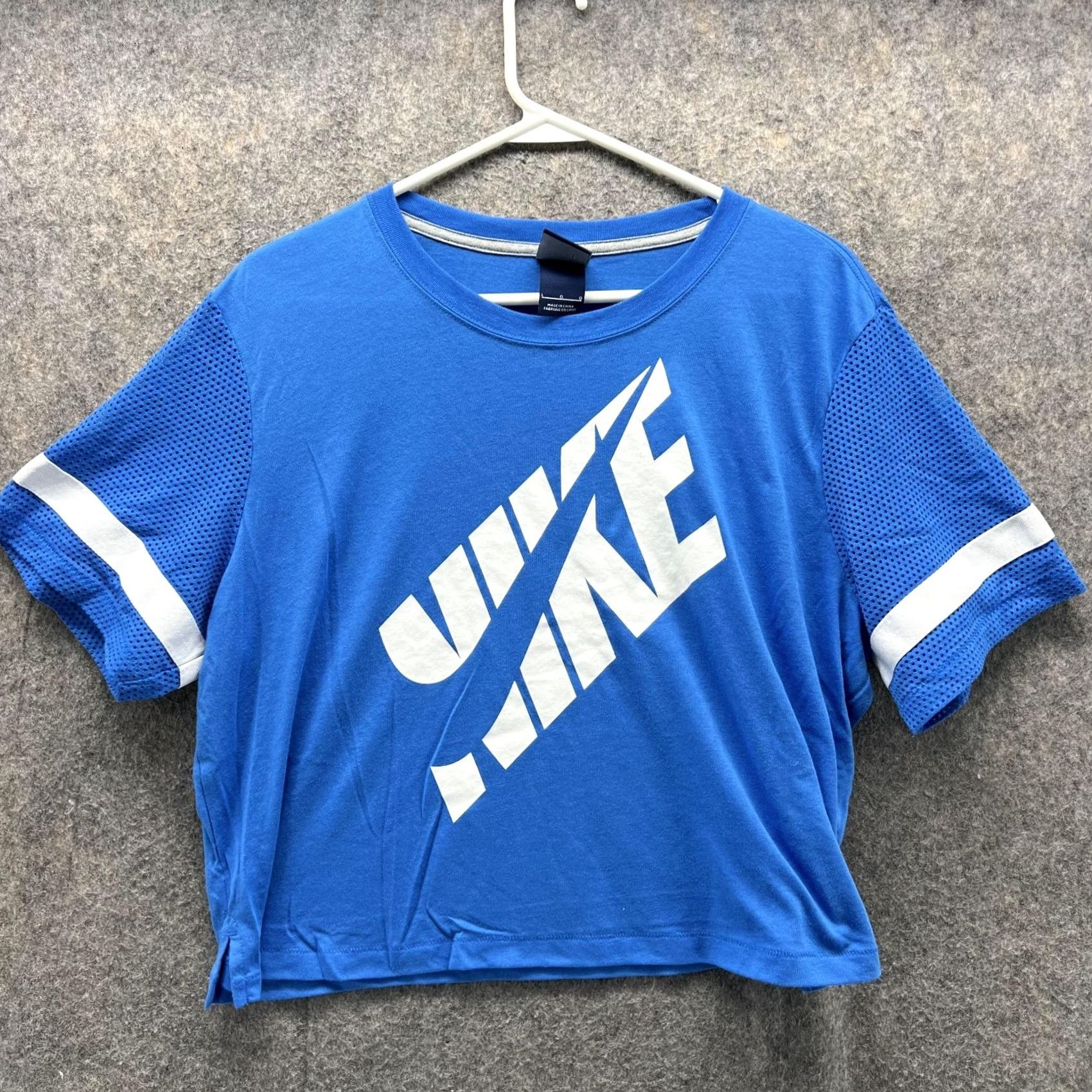 Nike Nike Shirt Women Large Blue White Cropped Crewneck Swoosh Long Sleeve? Size L / US 10 / IT 46 - 2 Thumbnail