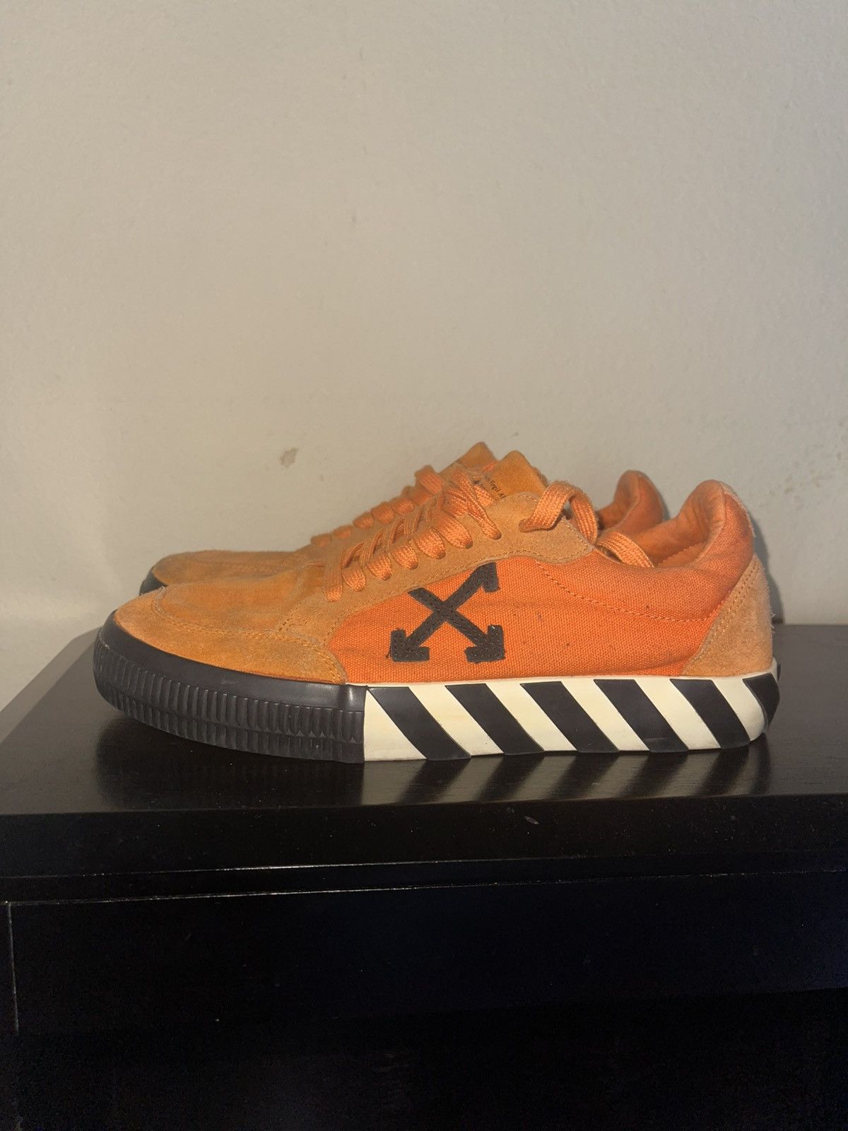 Off-White Off White Vulcanized Low Orange Black Men’s US Size 8 Size US 8 / EU 41 - 2 Thumbnail