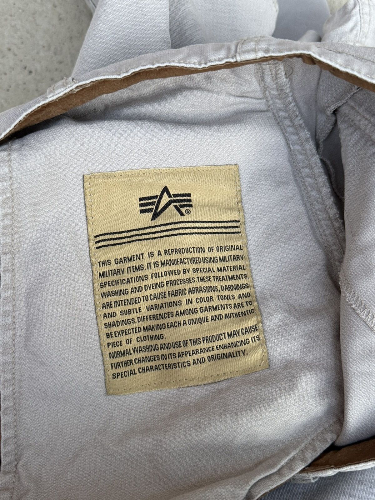 Alpha Industries VINTAGE ALPHA INDUSTRIES CARGO SHORTS US ARMY Size US 32 / EU 48 - 16 Thumbnail