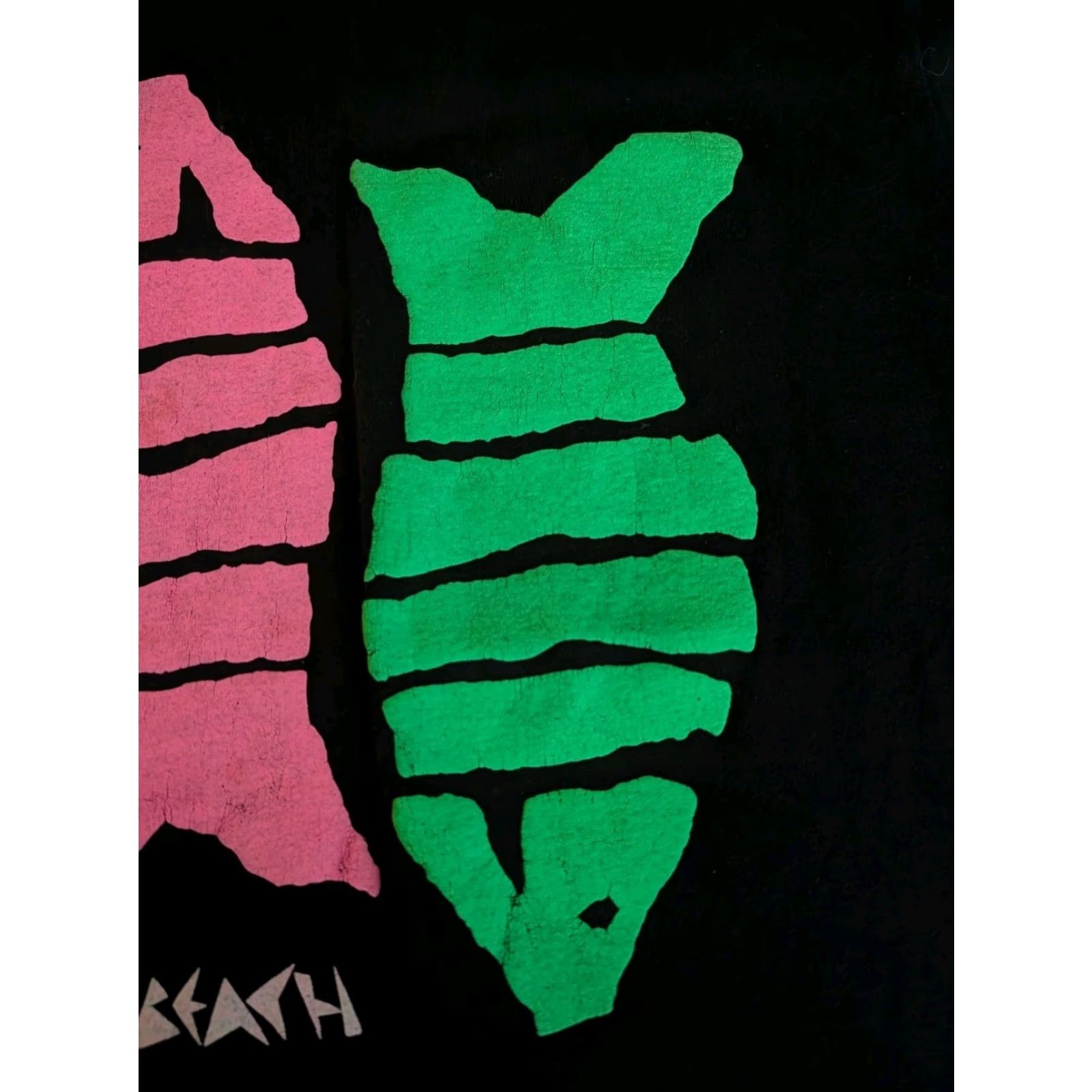 Fruit Of The Loom VINTAGE Fruit of the Loom Tee Shirt Black 80s Palm Beach Puff Print Fish T-Shirt L US Unisex Adults Men Women Size US L / EU 52-54 / 3 - 4 Thumbnail
