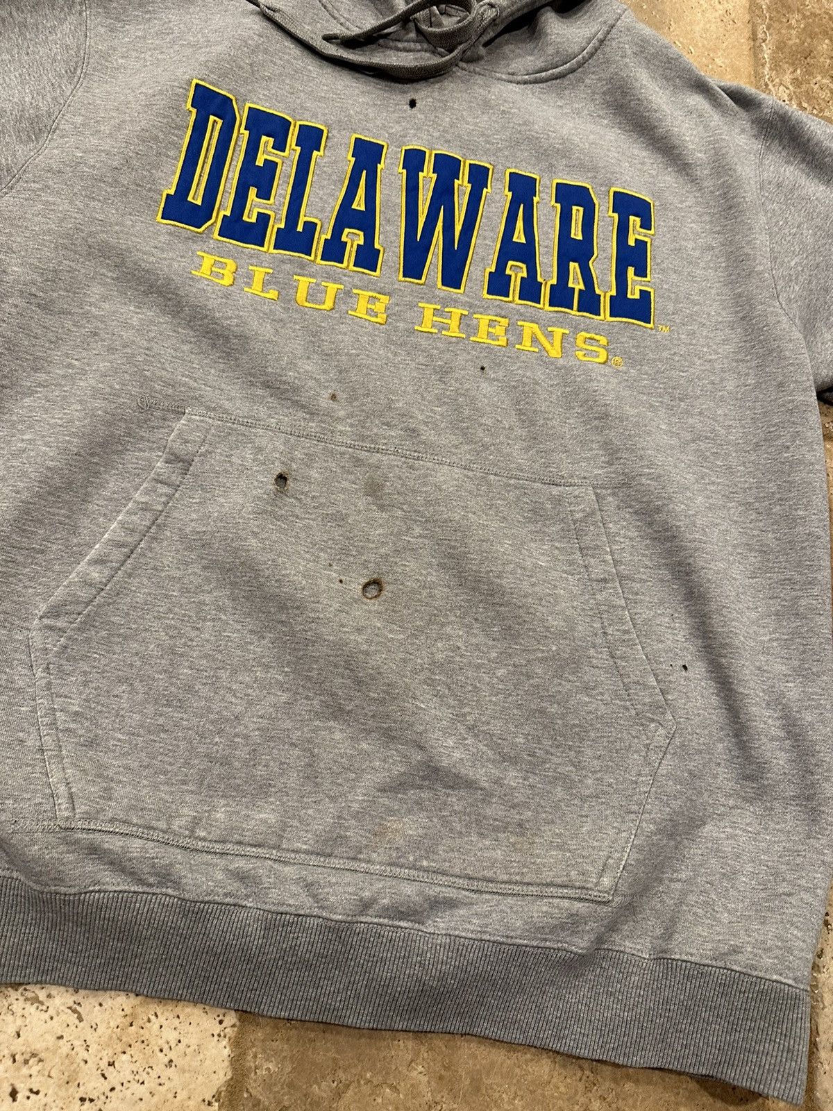 NCAA × Vintage Vintage Delaware Blue Hens Heather Grey College Hoodie Size US XL / EU 56 / 4 - 6 Thumbnail